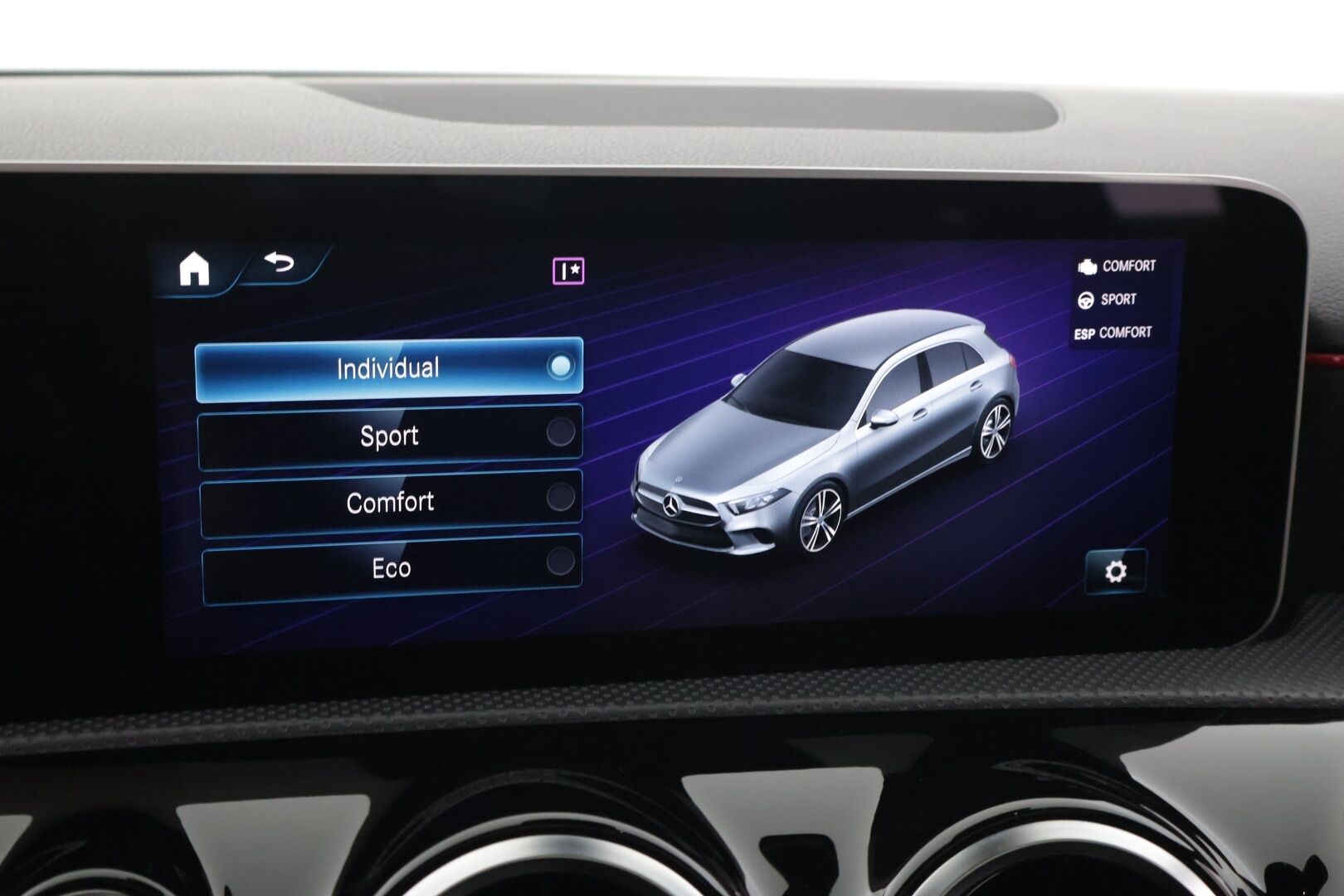 Mercedes-Benz A 2018 200 A Business AMG ** Panorma / Widescreen / P.kamera / LED / Navi ** - *Näyttävä / Hyvin pidetty / Huippu siisti!*