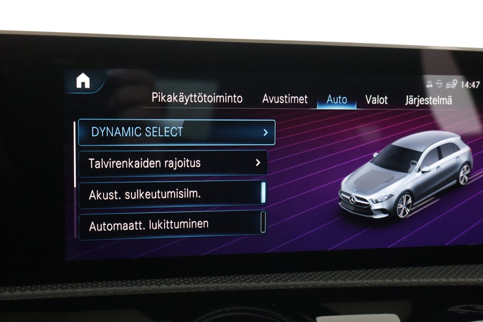 Mercedes-Benz A 2018 200 A Business AMG / P.Kamera  / Widescreen / Panorama / LED / Navi / - *Näyttävä / Hyvin pidetty / Huippu siisti!*