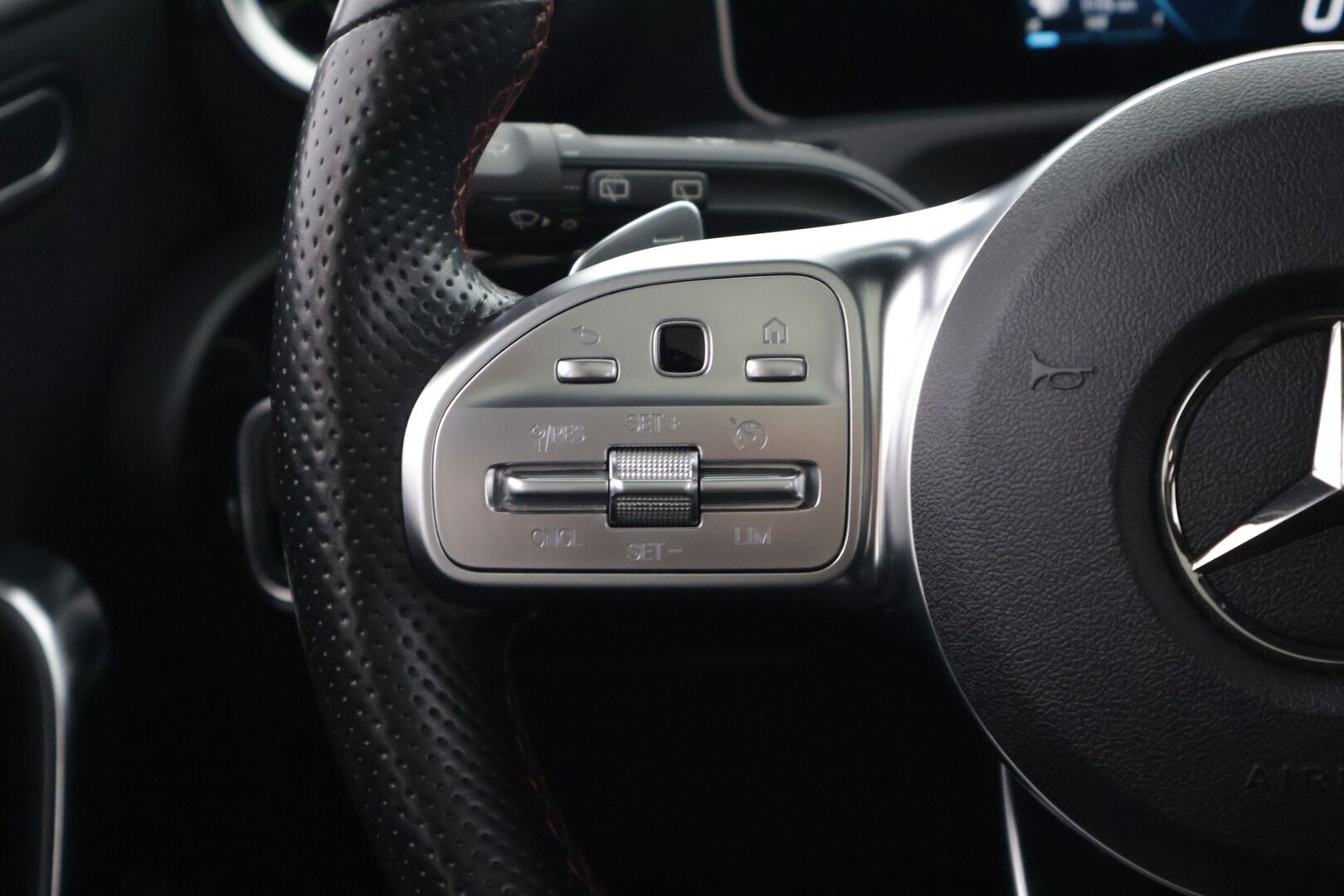 Mercedes-Benz A 2018 200 A Business AMG ** Panorma / Widescreen / P.kamera / LED / Navi ** - *Näyttävä / Hyvin pidetty / Huippu siisti!* - Osta nyt, maksa vasta ensi vuonna