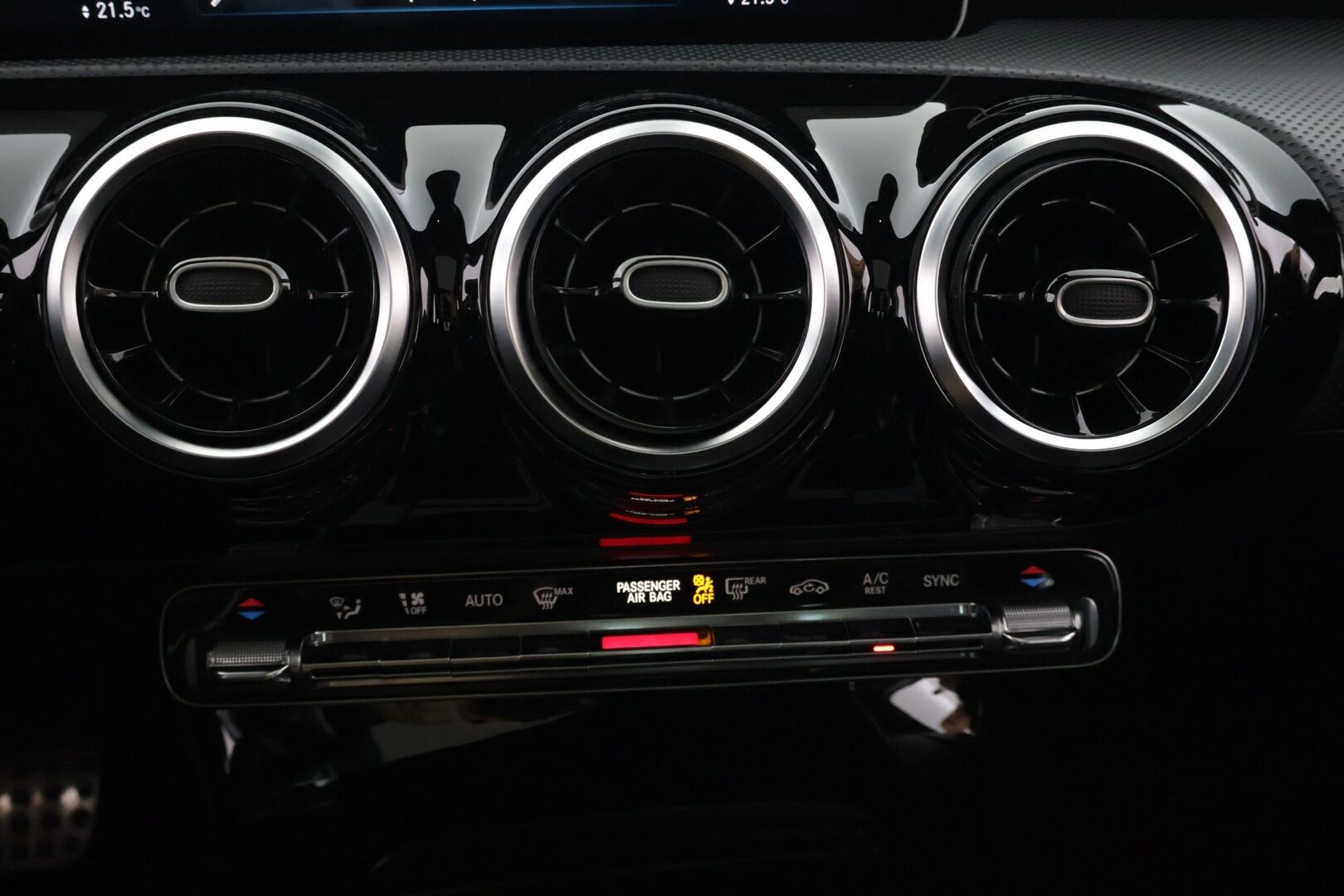 Mercedes-Benz A 2018 200 A Business AMG ** Panorma / Widescreen / P.kamera / LED / Navi ** - *Näyttävä / Hyvin pidetty / Huippu siisti!*