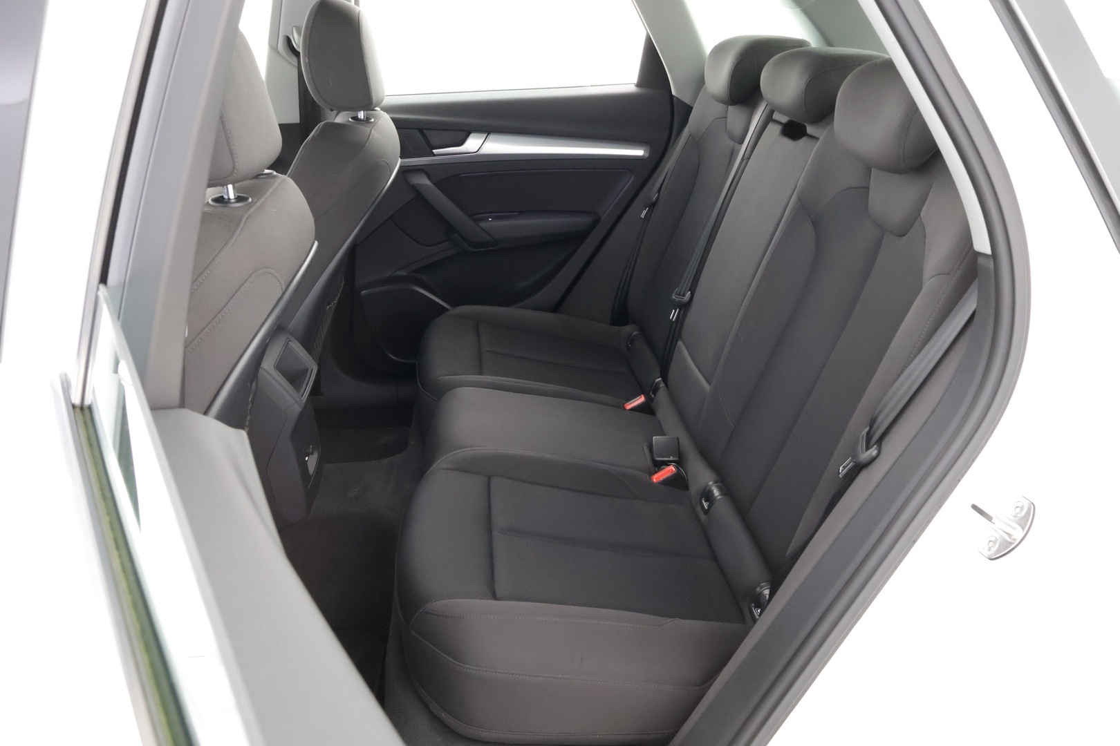 Audi Q5 2017 Business 2,0 TDI 140 kW quattro S tronic * Webasto / Vetokoukku / LED / Peruutustutkat / Sporttipenkit - Tulossa Myyntiin! / Jakopää tehty!