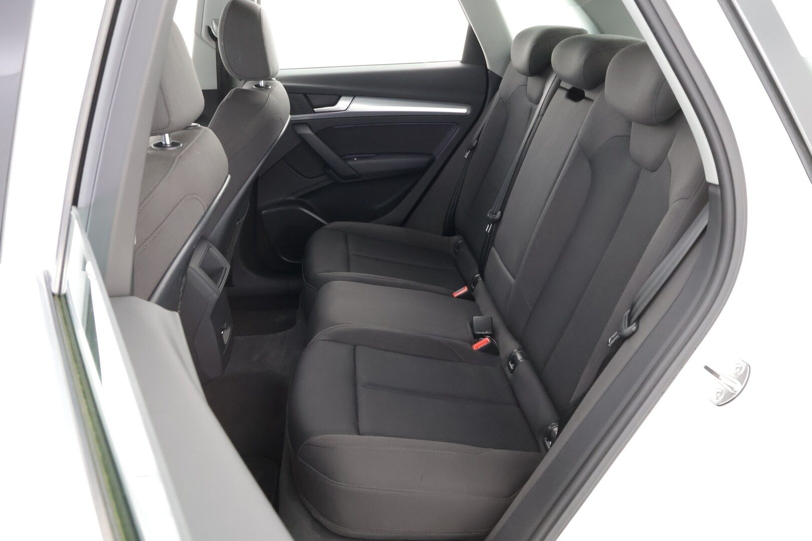 Audi Q5 2017 Business 2,0 TDI 140 kW quattro S tronic * Webasto / Vetokoukku / LED / Peruutustutkat / Sporttipenkit - Tulossa Myyntiin! / Jakopää tehty!