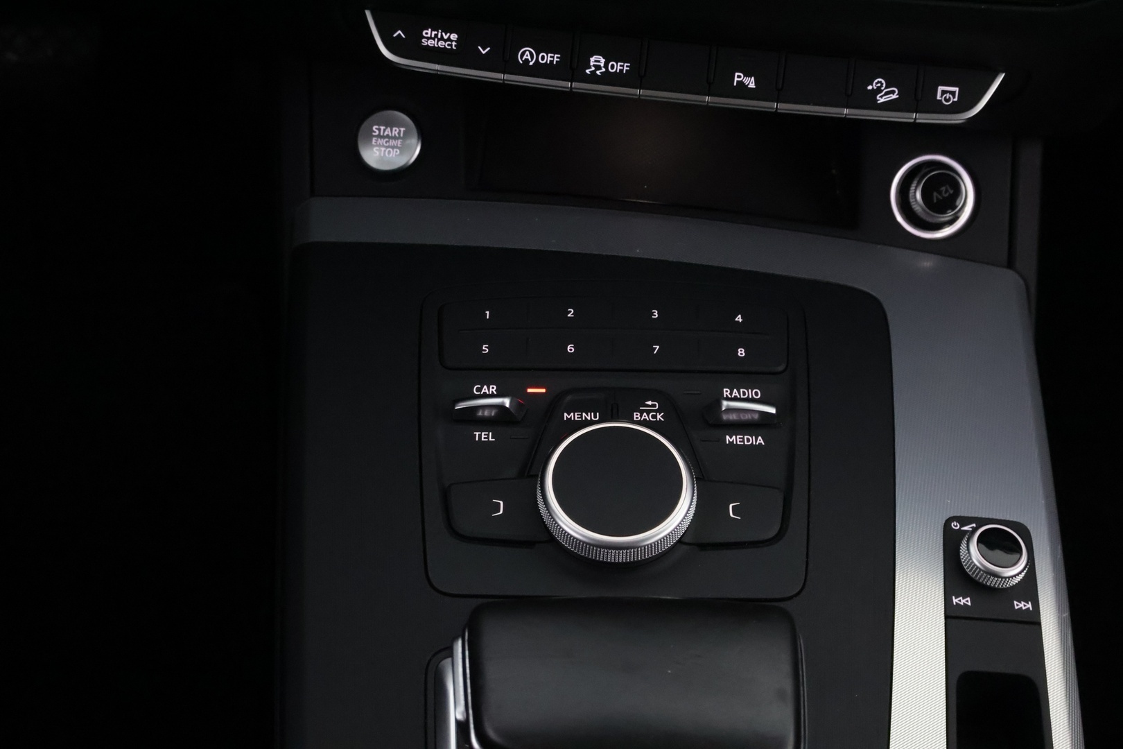 Audi Q5 2017 Business 2,0 TDI 140 kW quattro S tronic * Webasto / Vetokoukku / LED / Peruutustutkat / Sporttipenkit - Tulossa Myyntiin! / Jakopää tehty!