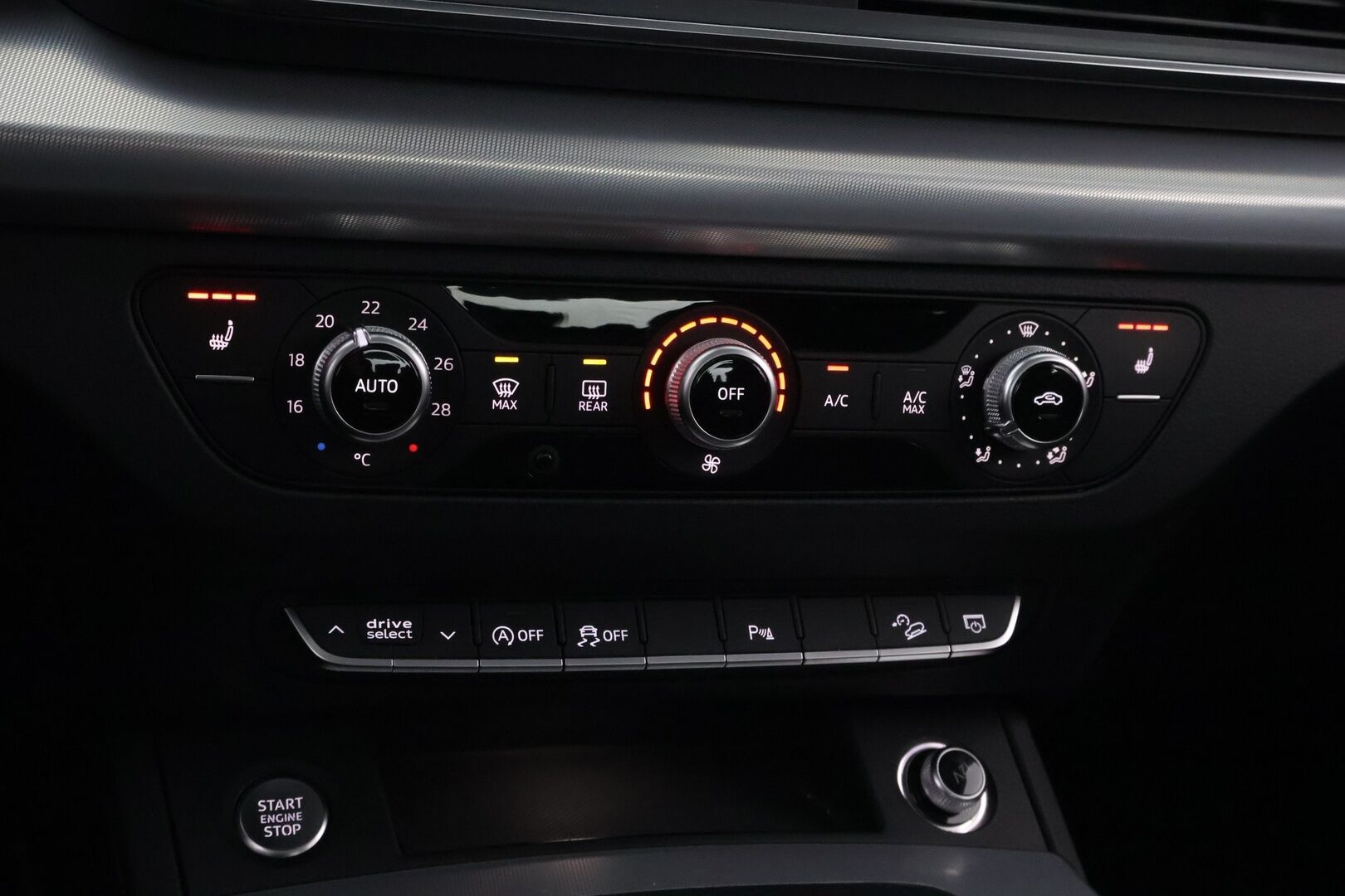 Audi Q5 2017 Business 2,0 TDI 140 kW quattro S tronic * Webasto / Vetokoukku / LED / Peruutustutkat / Sporttipenkit - Tulossa Myyntiin! / Jakopää tehty!