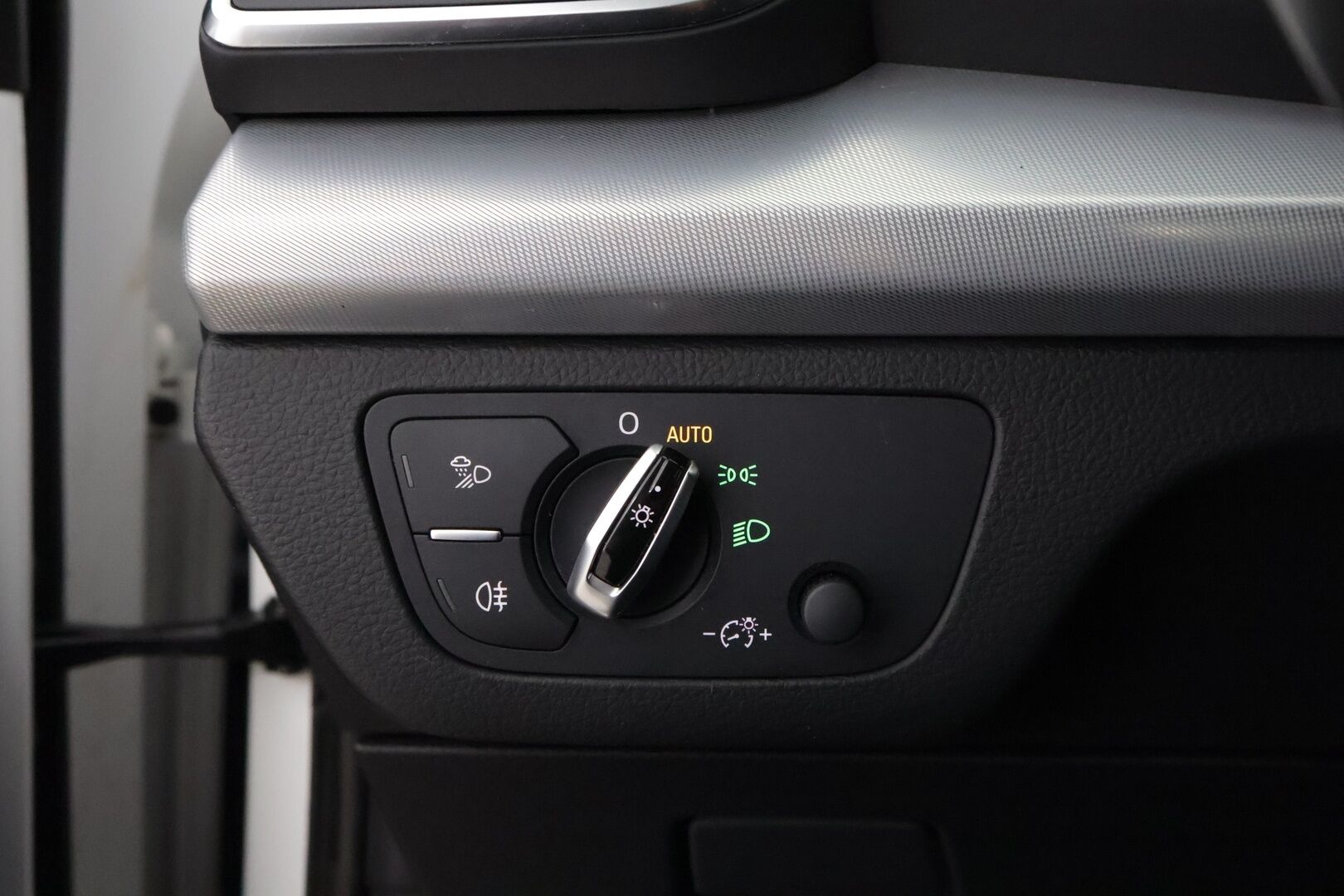 Audi Q5 2017 Business 2,0 TDI 140 kW quattro S tronic * Webasto / Vetokoukku / LED / Peruutustutkat / Sporttipenkit - Sähköluukku  / Jakopää tehty! / Facelift - HULLUT AVAJAISHULINAT KORKOTARJOUS 3,29 %