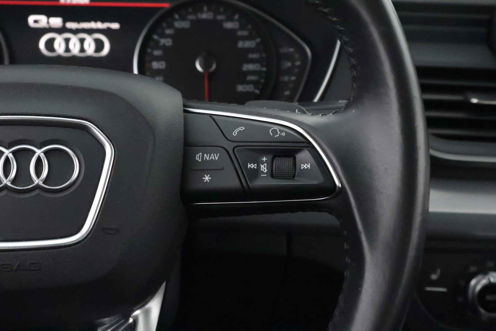 Audi Q5 2017 Business 2,0 TDI 140 kW quattro S tronic * Webasto / Vetokoukku / LED / Peruutustutkat / Sporttipenkit - Tulossa Myyntiin! / Jakopää tehty!