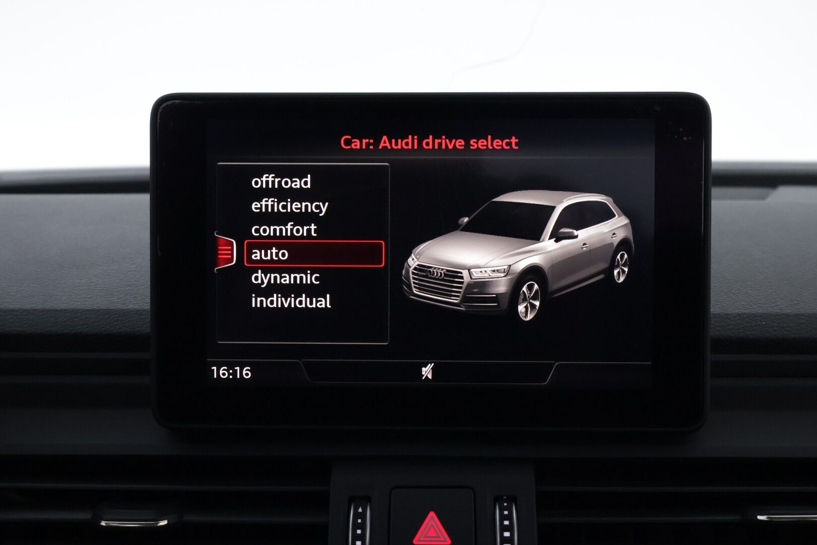 Audi Q5 2017 Business 2,0 TDI 140 kW quattro S tronic * Webasto / Vetokoukku / LED / Peruutustutkat / Sporttipenkit - Sähköluukku  / Jakopää tehty! / Facelift - HULLUT AVAJAISHULINAT KORKOTARJOUS 3,29 %