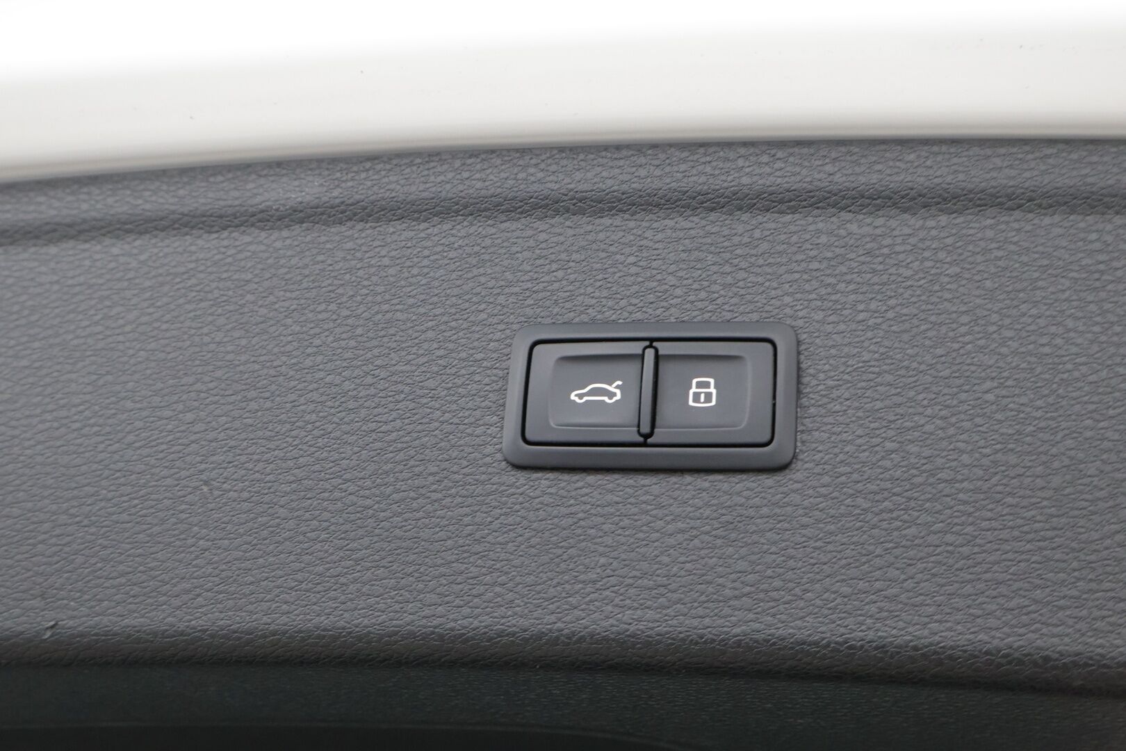 Audi Q5 2017 Business 2,0 TDI 140 kW quattro S tronic * Webasto / Vetokoukku / LED / Peruutustutkat / Sporttipenkit - Tulossa Myyntiin! / Jakopää tehty!