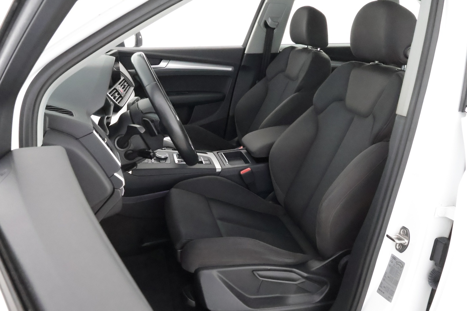 Audi Q5 2017 Business 2,0 TDI 140 kW quattro S tronic * Webasto / Vetokoukku / LED / Peruutustutkat / Sporttipenkit - Tulossa Myyntiin! / Jakopää tehty!