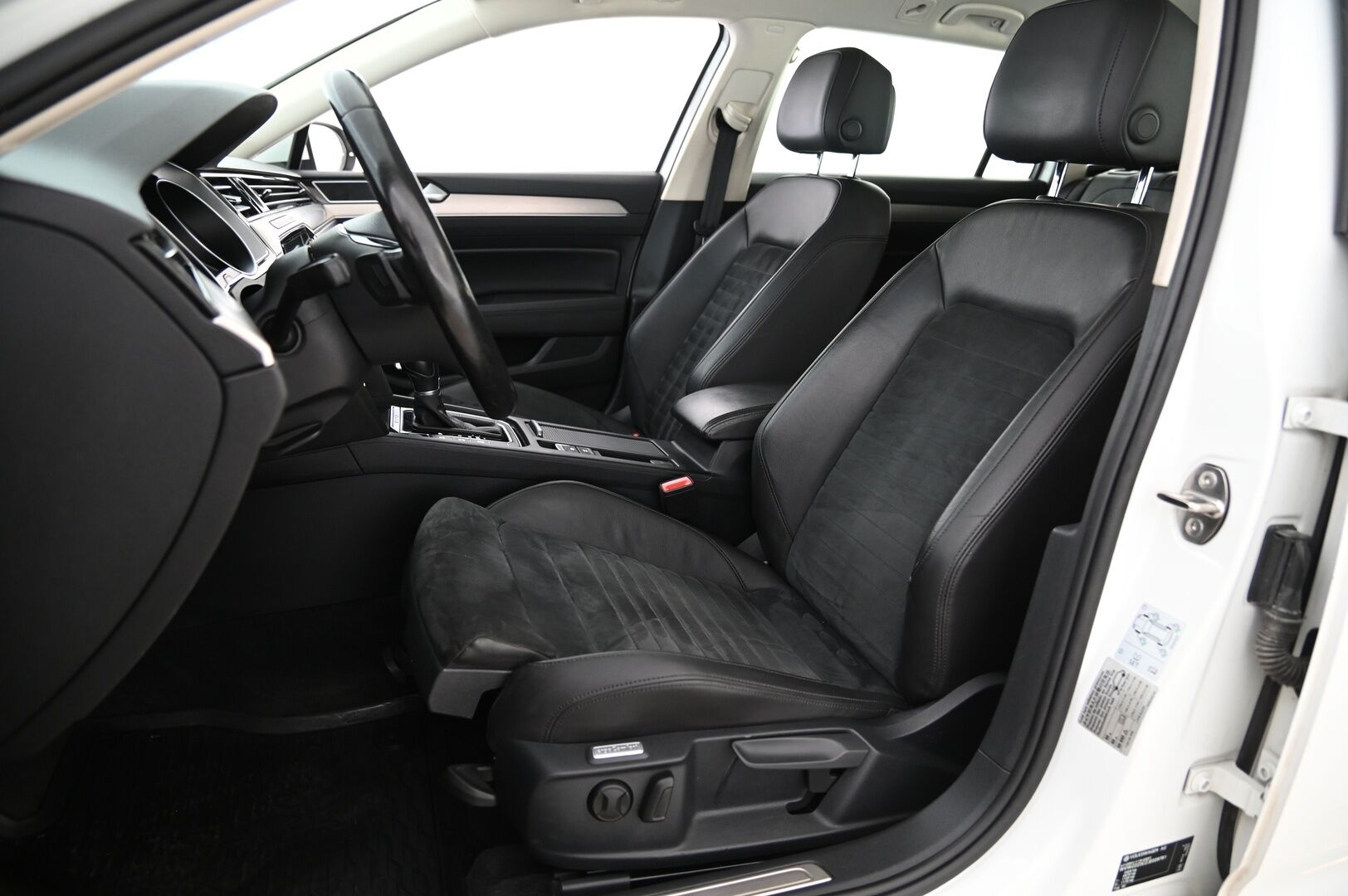 VOLKSWAGEN PASSAT 2018 2.0 TDI Variant Highline 4Motion Dsg Autom. - *ALV-VÄHENNYSKELPOINEN* *HUIPPUVARUSTEET* *WEBASTO, ADAPTIIVINEN VAKKARI, NAHKA-ALCANTARA, KOUKKU, KAMERA, TUTKAT*