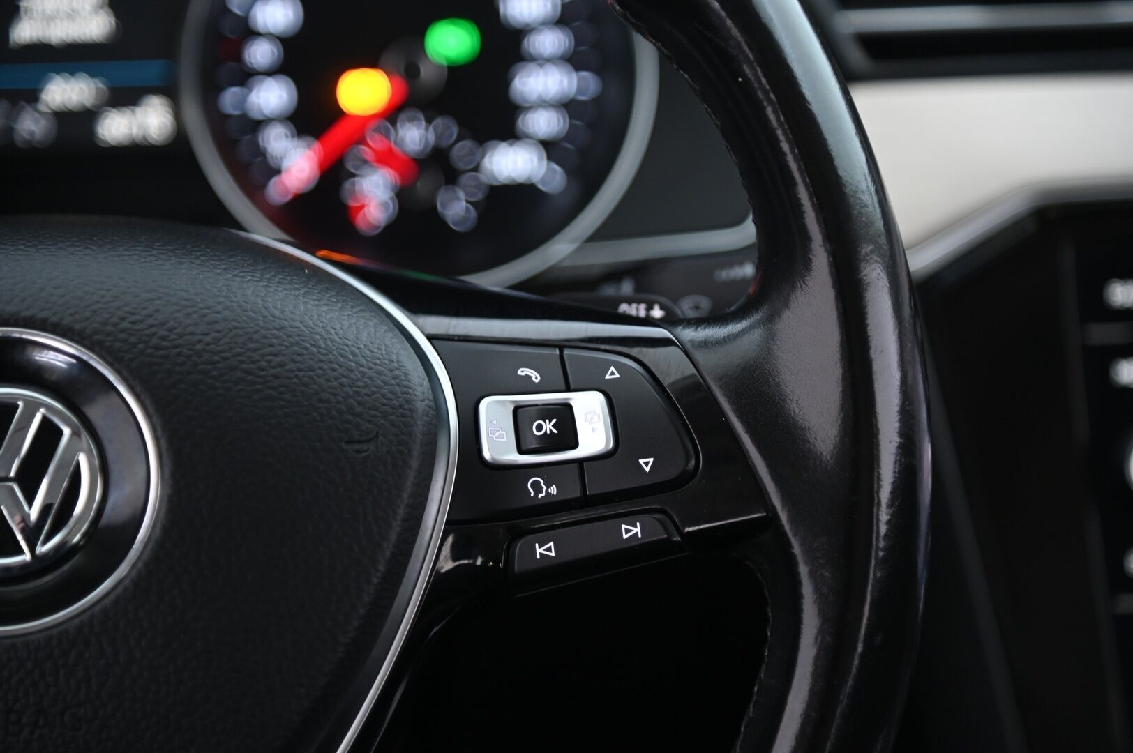 VOLKSWAGEN PASSAT 2018 2.0 TDI Variant Highline 4Motion Dsg Autom. - *ALV-VÄHENNYSKELPOINEN* *HUIPPUVARUSTEET* *WEBASTO, ADAPTIIVINEN VAKKARI, NAHKA-ALCANTARA, KOUKKU, KAMERA, TUTKAT*
