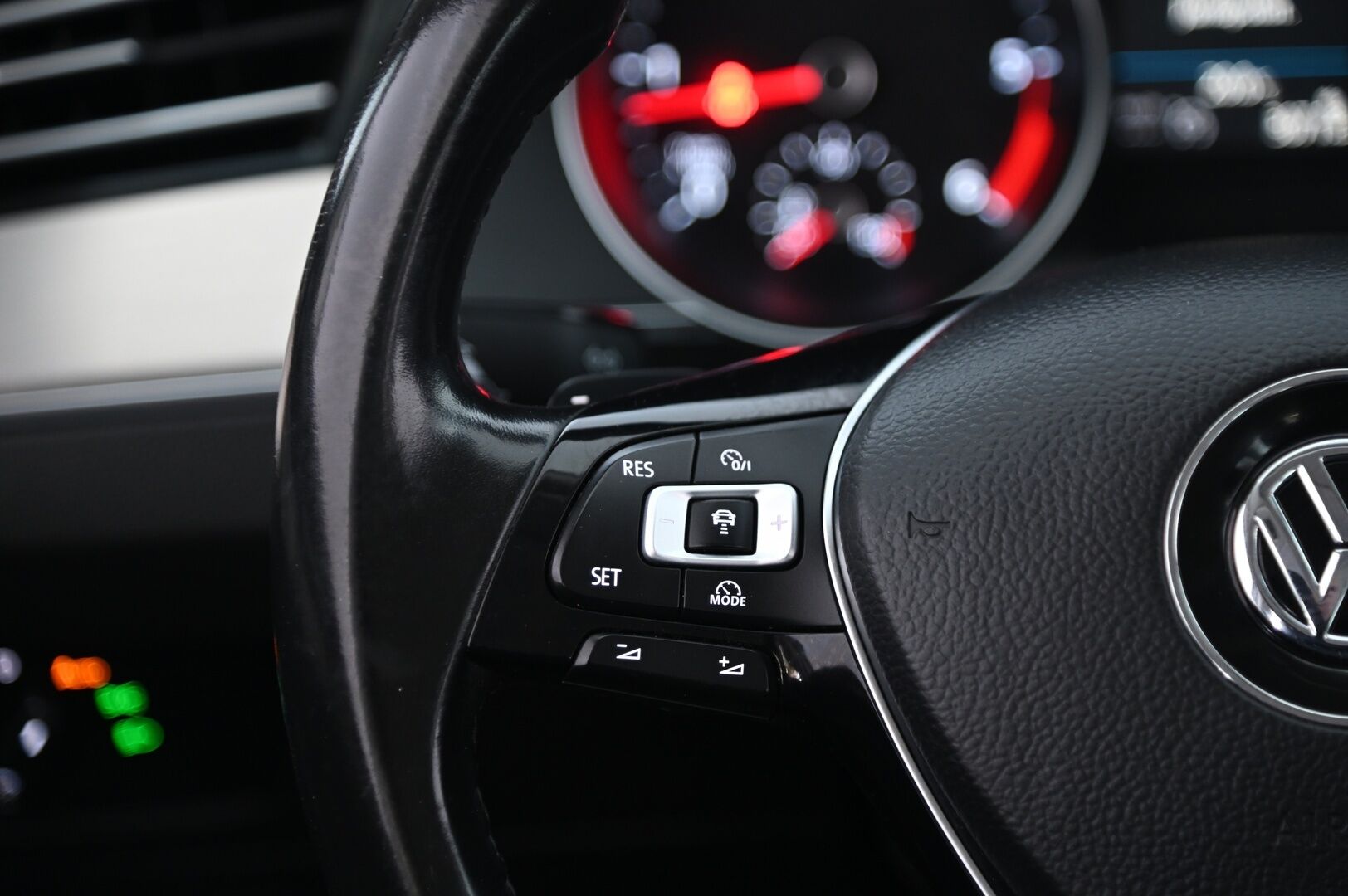 VOLKSWAGEN PASSAT 2018 2.0 TDI Variant Highline 4Motion Dsg Autom. - *ALV-VÄHENNYSKELPOINEN* *HUIPPUVARUSTEET* *WEBASTO, ADAPTIIVINEN VAKKARI, NAHKA-ALCANTARA, KOUKKU, KAMERA, TUTKAT*