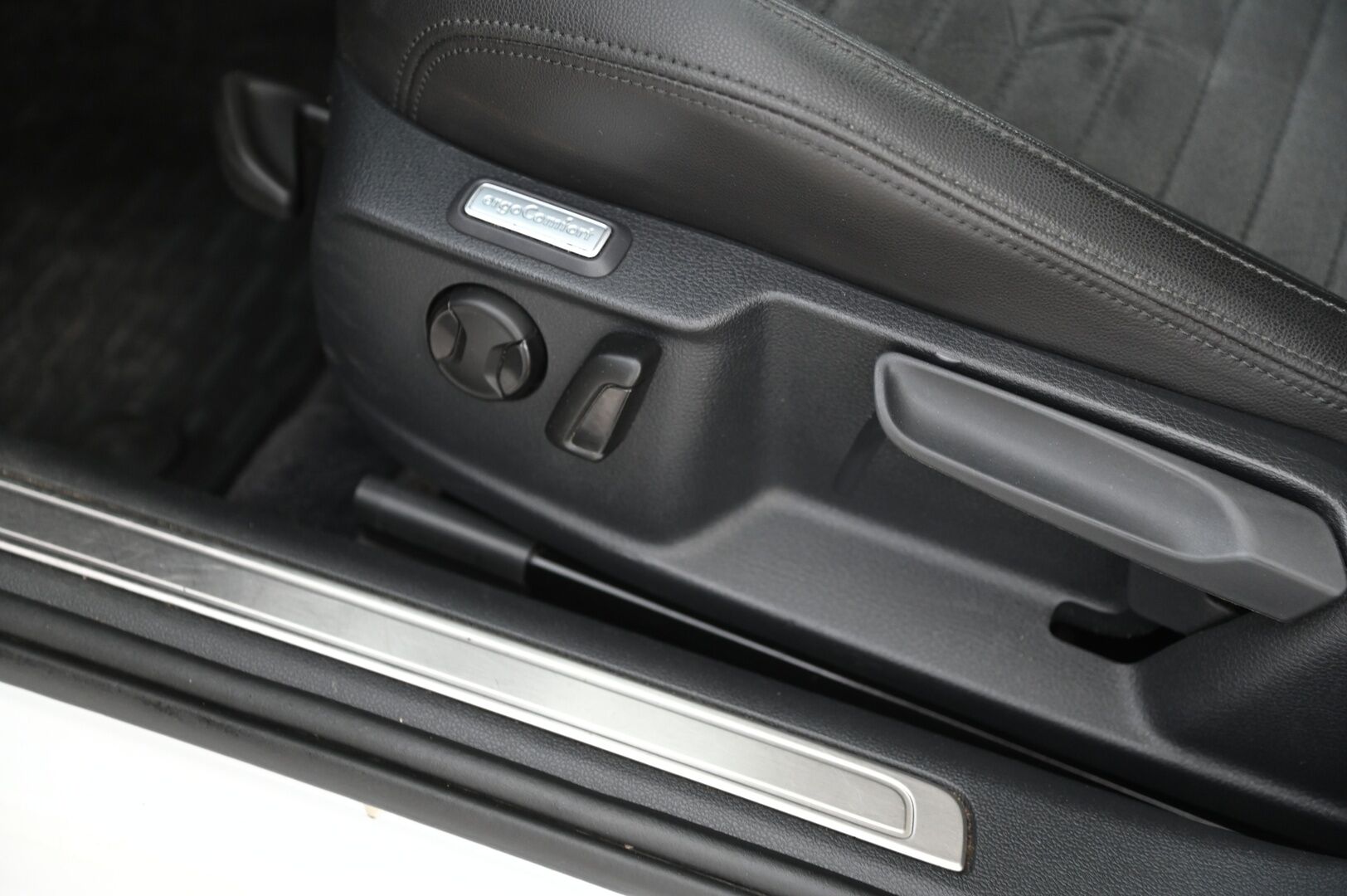 VOLKSWAGEN PASSAT 2018 2.0 TDI Variant Highline 4Motion Dsg Autom. - *ALV-VÄHENNYSKELPOINEN* *HUIPPUVARUSTEET* *WEBASTO, ADAPTIIVINEN VAKKARI, NAHKA-ALCANTARA, KOUKKU, KAMERA, TUTKAT*