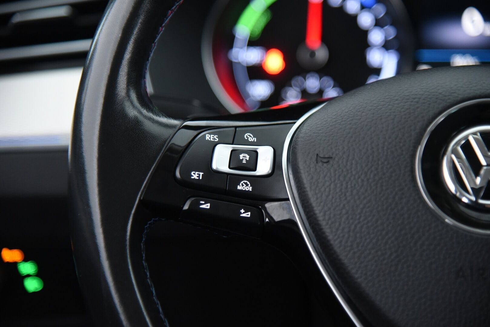 VOLKSWAGEN PASSAT 2017 Passat Variant GTE Plug-In Hybrid 160 kW (218 hv) DSG-aut / Webasto / Adapt.vak / Koukku / P-kamera / Tulossa myyntiin! - Webasto / Adapt. vak / Koukku / P.Kamera / Siisti GTE Passat 2x renkain!