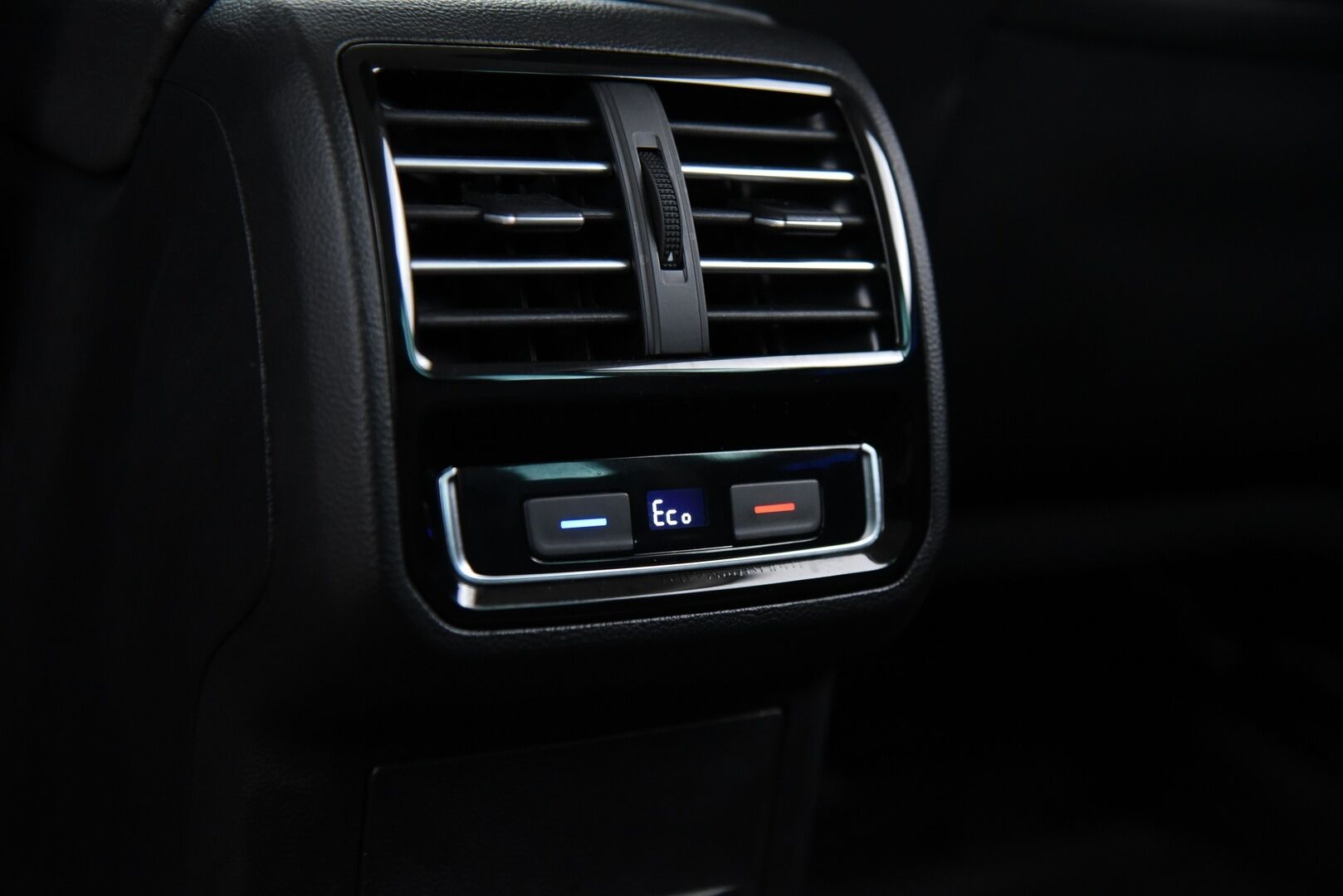 VOLKSWAGEN PASSAT 2017 Passat Variant GTE Plug-In Hybrid 160 kW (218 hv) DSG-aut / Webasto / Adapt.vak / Koukku / P-kamera / Tulossa myyntiin! - Webasto / Adapt. vak / Koukku / P.Kamera / Siisti GTE Passat 2x renkain!