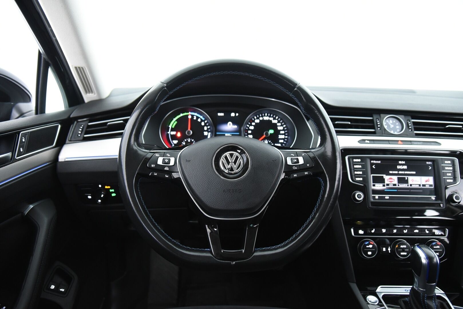 VOLKSWAGEN PASSAT 2017 Passat Variant GTE Plug-In Hybrid 160 kW (218 hv) DSG-aut / Webasto / Adapt.vak / Koukku / P-kamera / Tulossa myyntiin! - Webasto / Adapt. vak / Koukku / P.Kamera / Siisti GTE Passat 2x renkain!