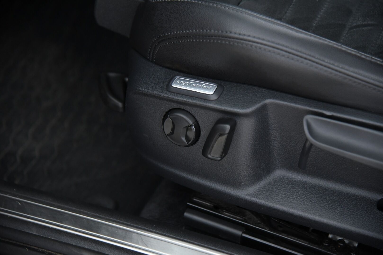 VOLKSWAGEN PASSAT 2017 Passat Variant GTE Plug-In Hybrid 160 kW (218 hv) DSG-aut / Webasto / Adapt.vak / Koukku / P-kamera / Tulossa myyntiin! - Webasto / Adapt. vak / Koukku / P.Kamera / Siisti GTE Passat 2x renkain!