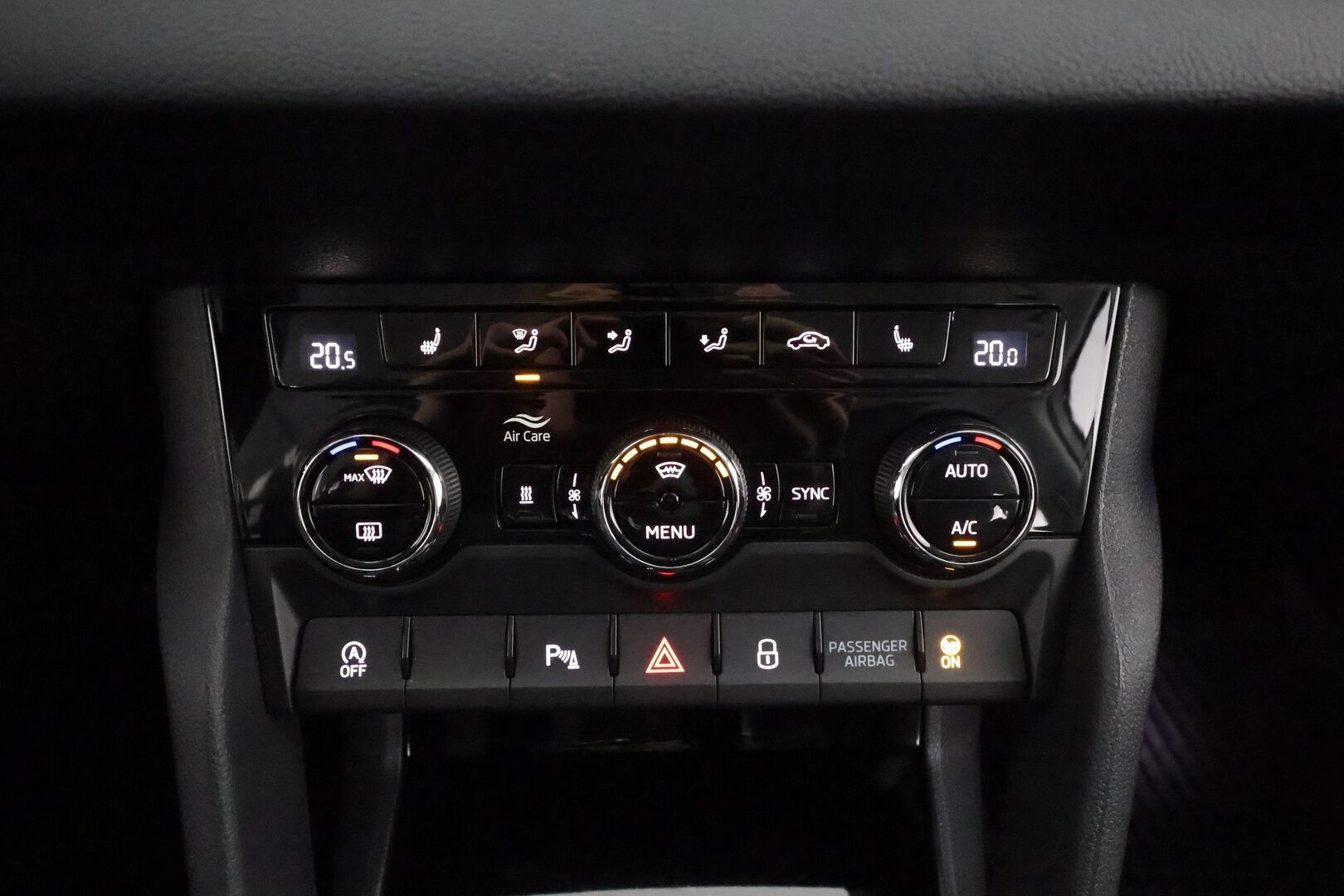 Skoda Karoq 2021 1,5 TSI Style BusinessLine DSG * ACC / P.kamera / Webasto / Koukku / Navi / Keyless / LED / Muistipenkki / Digimittaristo * - Suomi-auto / Kahdet renkaat aluvanteilla