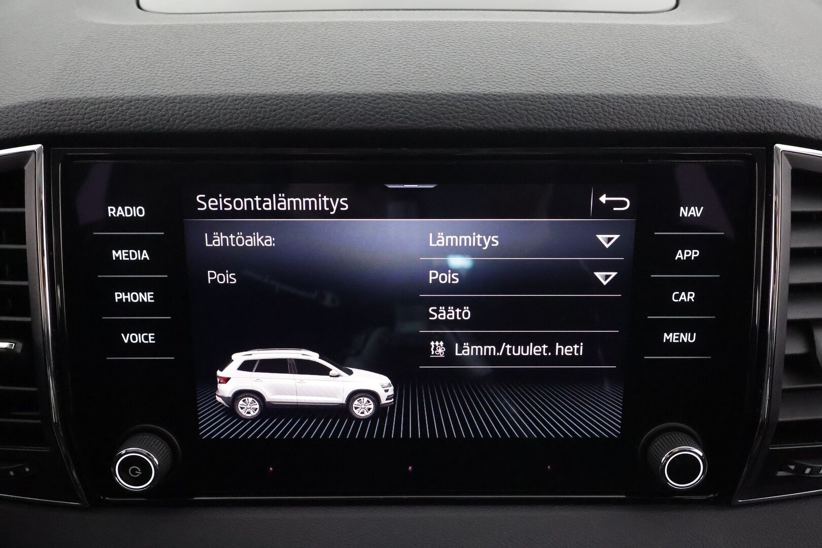 Skoda Karoq 2021 1,5 TSI Style BusinessLine DSG * ACC / P.kamera / Webasto / Koukku / Navi / Keyless / LED / Muistipenkki / Digimittaristo * - Suomi-auto / Kahdet renkaat aluvanteilla - HULLUT AVAJAISHULINAT KORKOTARJOUS 3,29 %