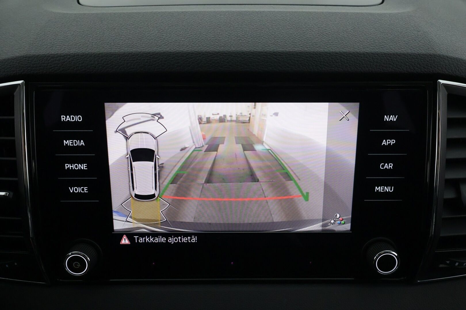 Skoda Karoq 2021 1,5 TSI Style BusinessLine DSG * ACC / P.kamera / Webasto / Koukku / Navi / Keyless / LED / Muistipenkki / Digimittaristo * - Suomi-auto / Kahdet renkaat aluvanteilla