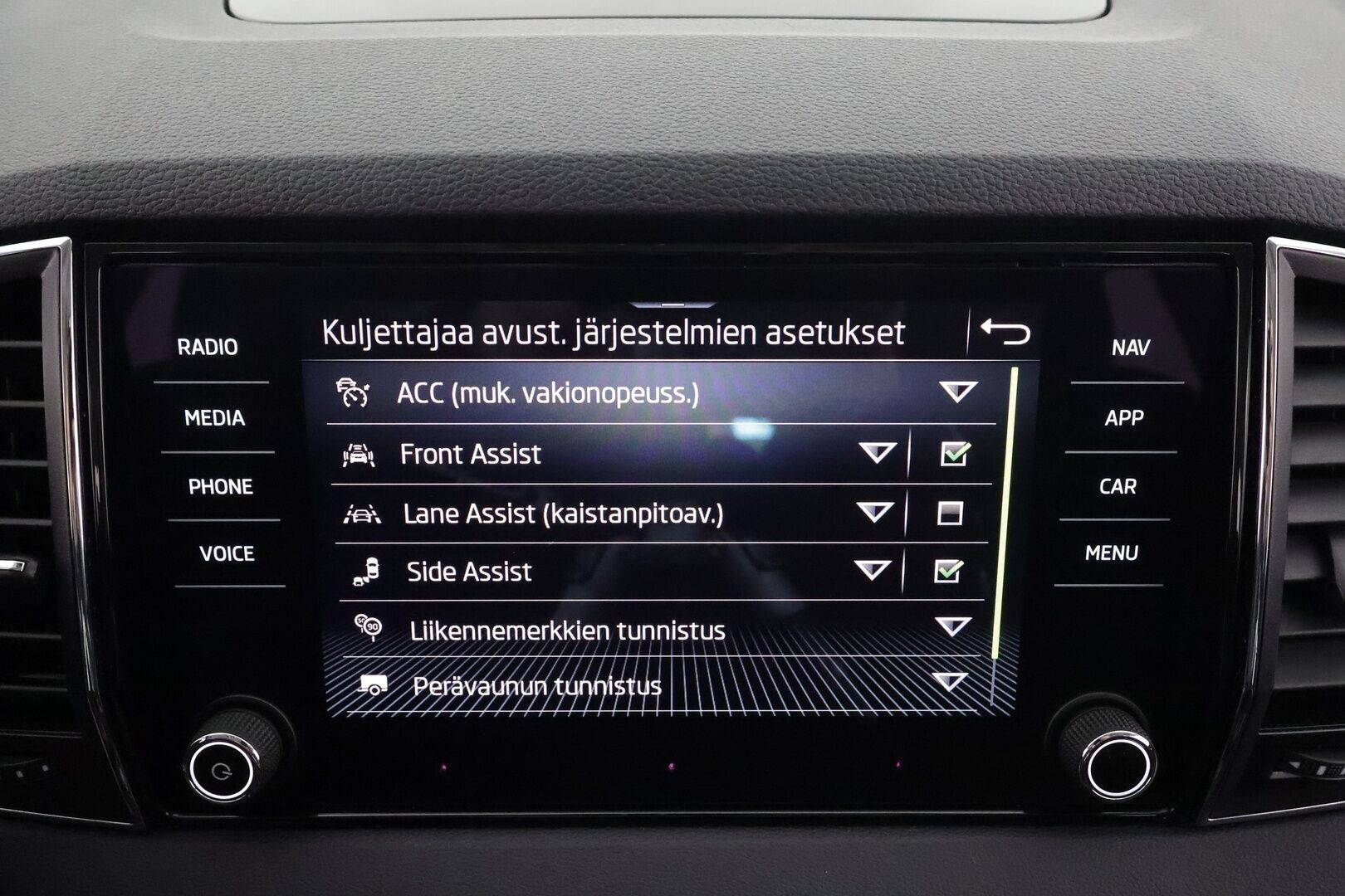 Skoda Karoq 2021 1,5 TSI Style BusinessLine DSG * ACC / P.kamera / Webasto / Koukku / Navi / Keyless / LED / Muistipenkki / Digimittaristo * - Suomi-auto / Kahdet renkaat aluvanteilla