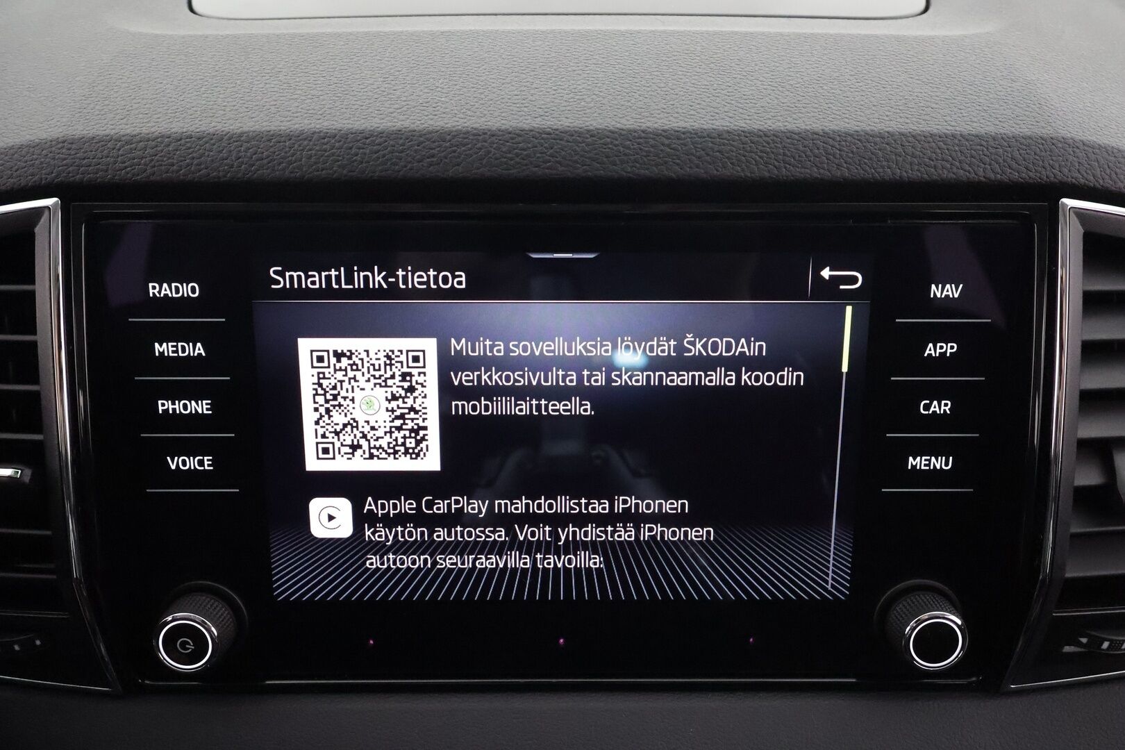 Skoda Karoq 2021 1,5 TSI Style BusinessLine DSG * ACC / P.kamera / Webasto / Koukku / Navi / Keyless / LED / Muistipenkki / Digimittaristo * - Suomi-auto / Kahdet renkaat aluvanteilla - HULLUT AVAJAISHULINAT KORKOTARJOUS 3,29 %