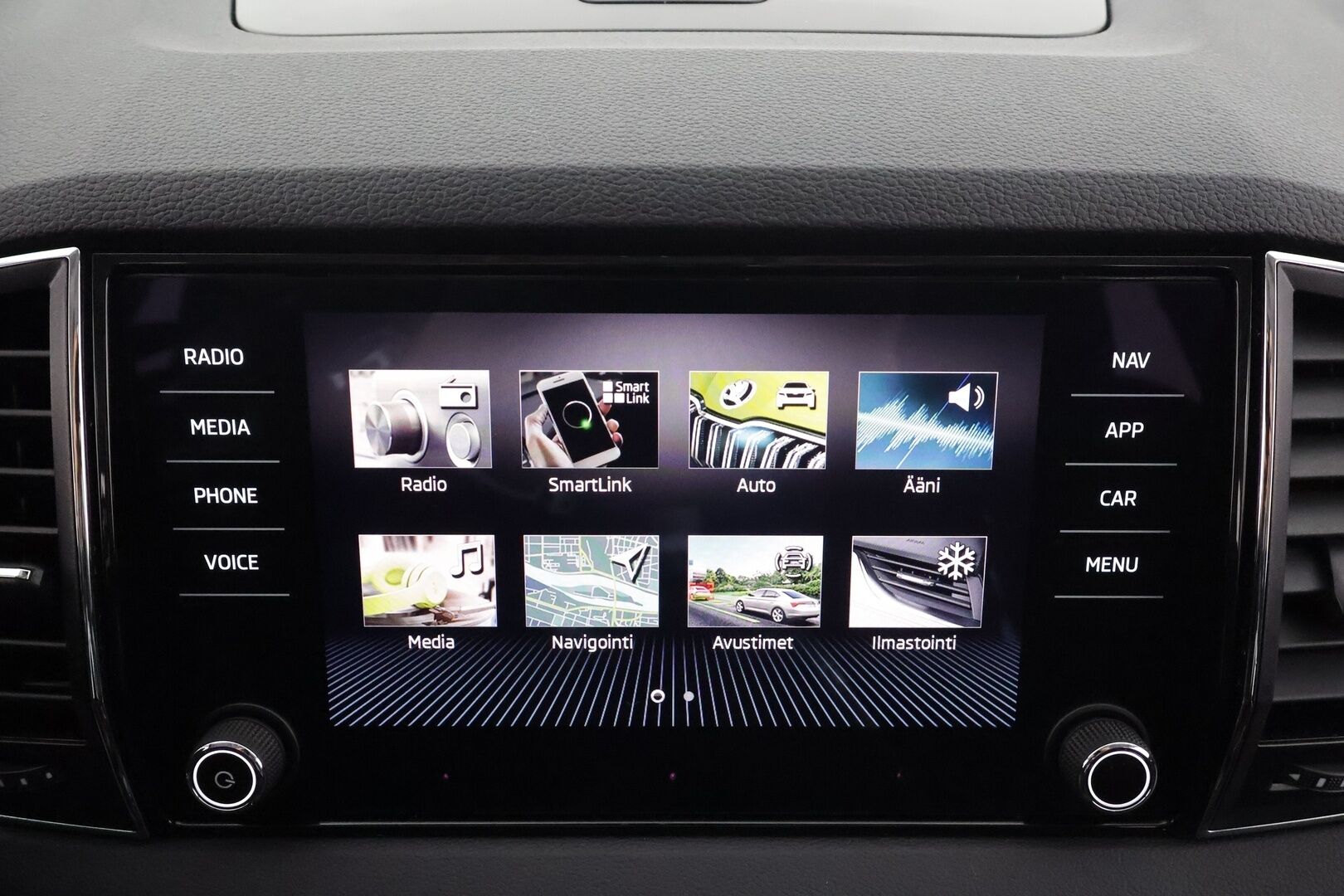 Skoda Karoq 2021 1,5 TSI Style BusinessLine DSG * ACC / P.kamera / Webasto / Koukku / Navi / Keyless / LED / Muistipenkki / Digimittaristo * - Suomi-auto / Kahdet renkaat aluvanteilla