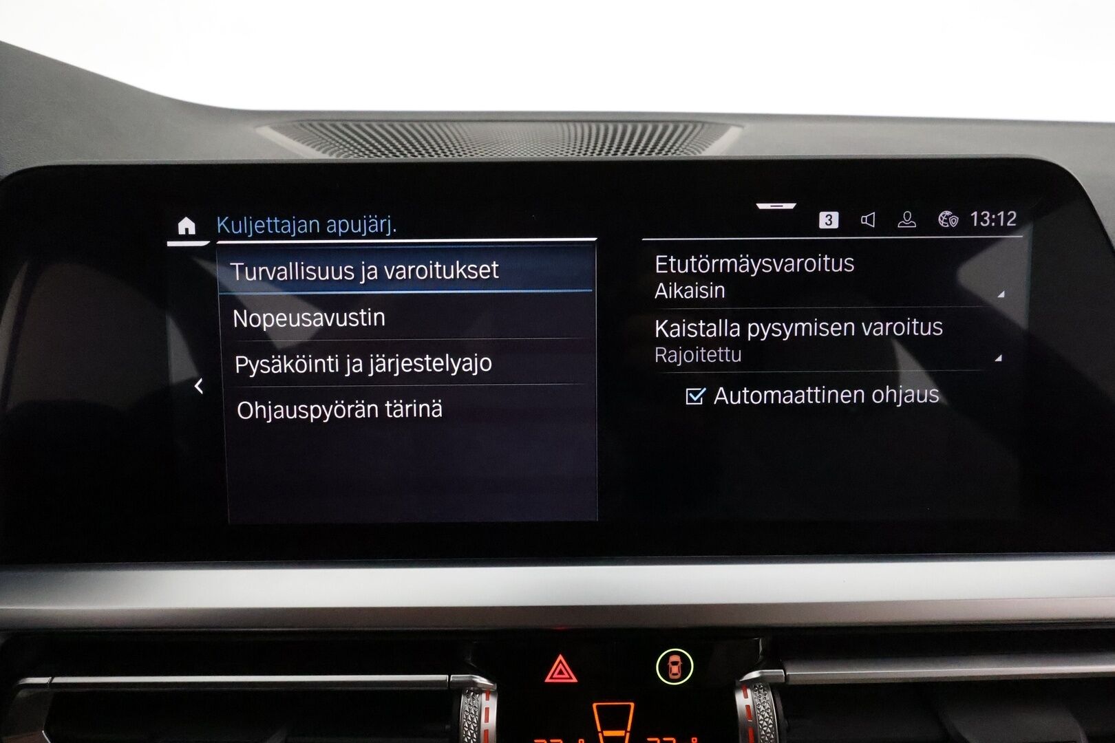 BMW 330 2021 G21 A Charged Edition M Sport **ACC / HUD / P.tutkat / Muistipenkki / Vaaleat nahat / Comfort Access / Navi** - 1.Om Suomi-auto / Kahdet renkaat aluvanteilla / Merkkihuollettu