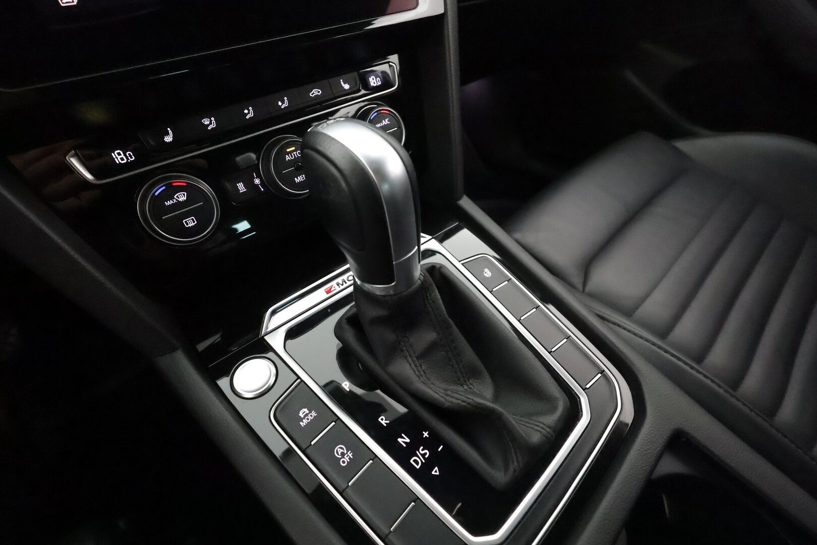 Volkswagen Passat 2018 Variant Highline R-Line 2,0 TDI 140 kW (190 hv) 4MOTION DSG-automaatti **Webasto / Koukku / Matrix-LED / Adapt.Vakkari** - ACC / P. Kamera / Kaistavahti / KeylessGO / 2x Renkaat / Digimittaristo