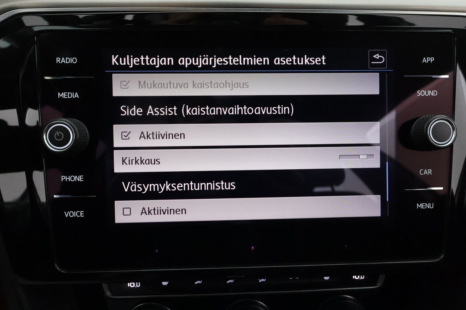 Volkswagen Passat 2018 Variant Highline R-Line 2,0 TDI 140 kW (190 hv) 4MOTION DSG-automaatti **Webasto / Koukku / Matrix-LED / Adapt.Vakkari** - ACC / P. Kamera / Kaistavahti / KeylessGO / 2x Renkaat / Digimittaristo