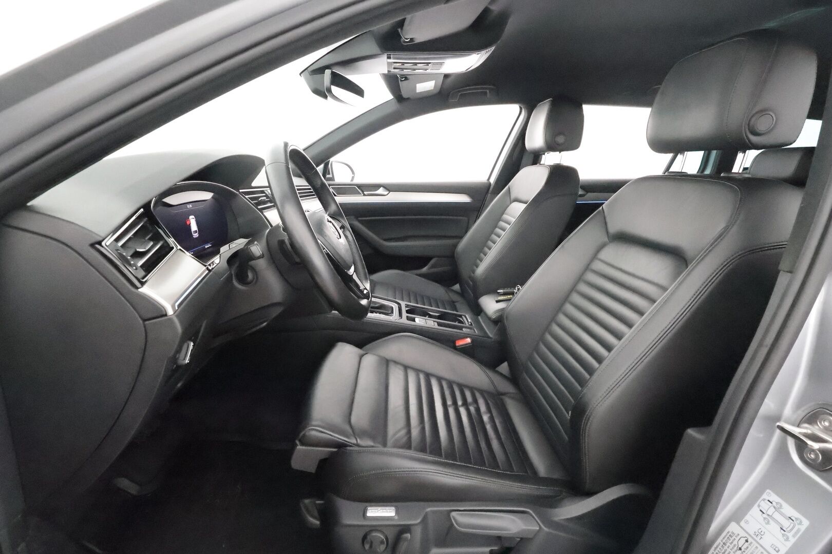 Volkswagen Passat 2018 Variant Highline R-Line 2,0 TDI 140 kW (190 hv) 4MOTION DSG-automaatti **Webasto / Koukku / Matrix-LED / Adapt.Vakkari** - ACC / P. Kamera / Kaistavahti / KeylessGO / 2x Renkaat / Digimittaristo