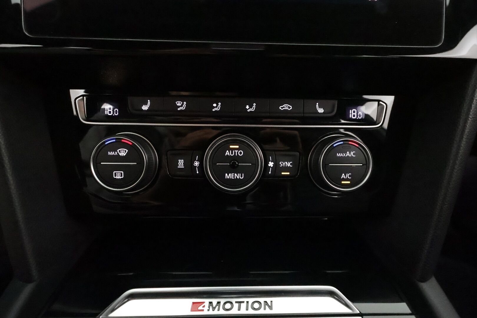 Volkswagen Passat 2018 Variant Highline R-Line 2,0 TDI 140 kW (190 hv) 4MOTION DSG-automaatti **Webasto / Koukku / Matrix-LED / Adapt.Vakkari** - ACC / P. Kamera / Kaistavahti / KeylessGO / 2x Renkaat / Digimittaristo