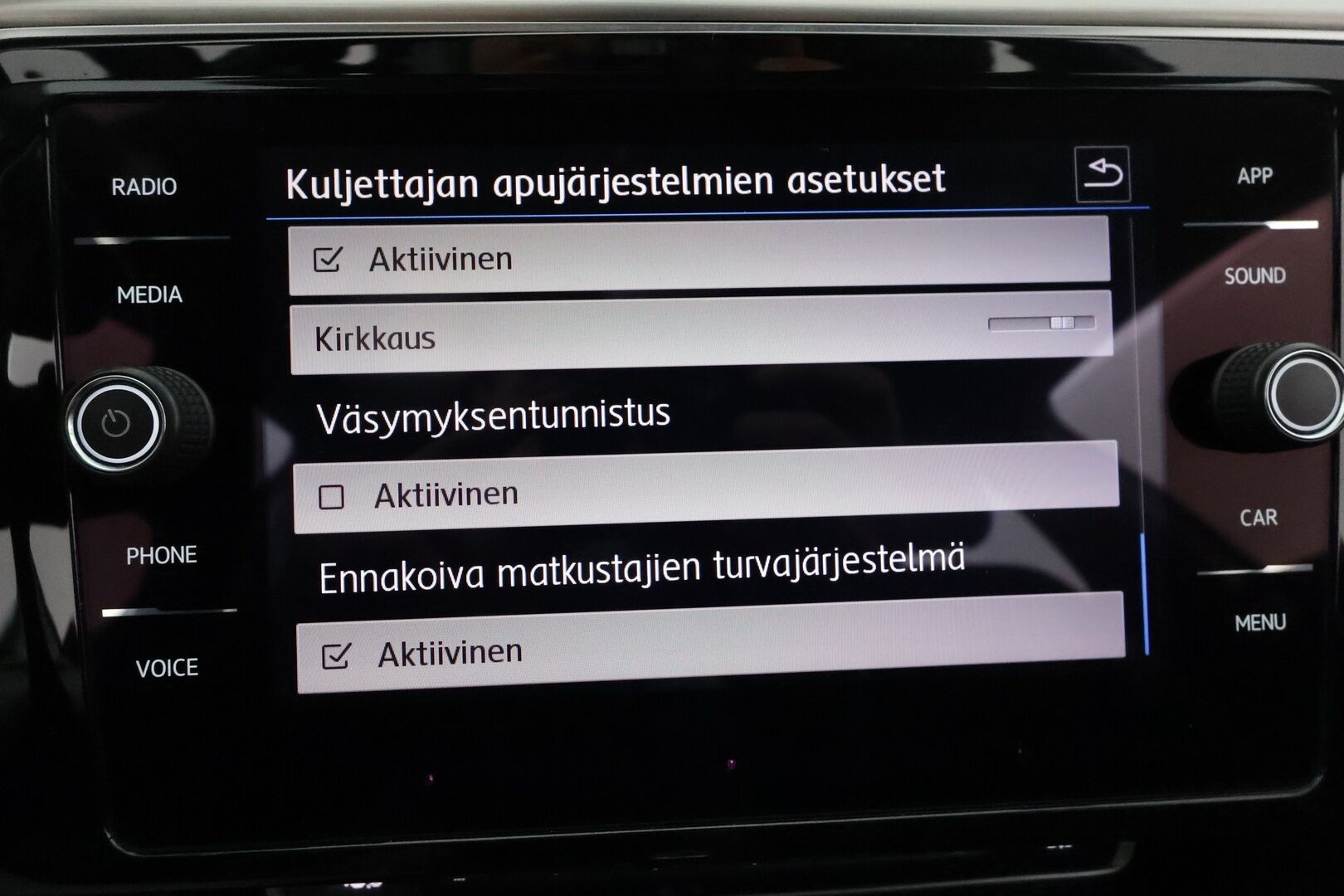 Volkswagen Passat 2018 Variant Highline R-Line 2,0 TDI 140 kW (190 hv) 4MOTION DSG-automaatti **Webasto / Koukku / Matrix-LED / Adapt.Vakkari** - ACC / P. Kamera / Kaistavahti / KeylessGO / 2x Renkaat / Digimittaristo