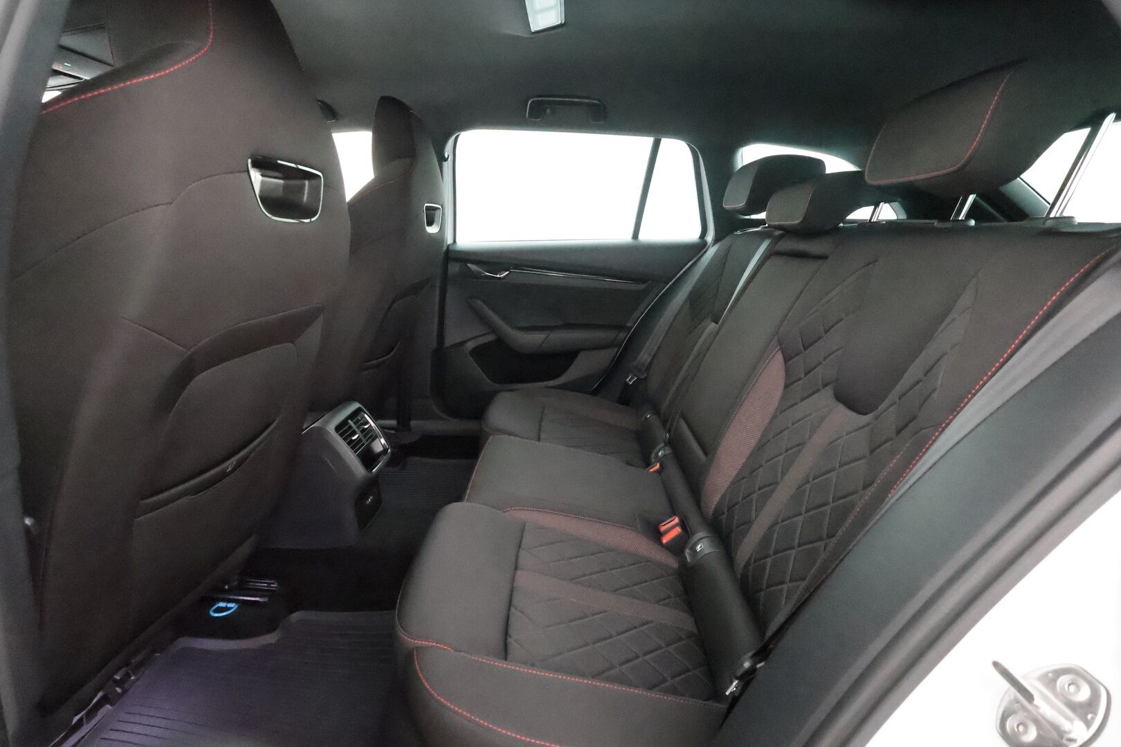 Skoda Octavia 2021 Combi 1,4 TSI PHEV RS iV DSG Autom. - | ACC | Webasto | Matrix-LED | P.Kamera | Ratinlämmitys | HUD | Navi | Keyless | Apple&Android | Suomi-auto | Kahdet Renkaat | Merkkihuollettu |