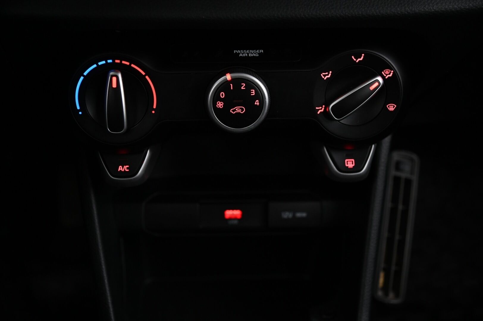 Kia Picanto 2021 1,0 LX 4P *Lohko sisäpistokkeella / Ratinlämmitys / Ilmastointi* - *Suomi-auto / juuri tullut*