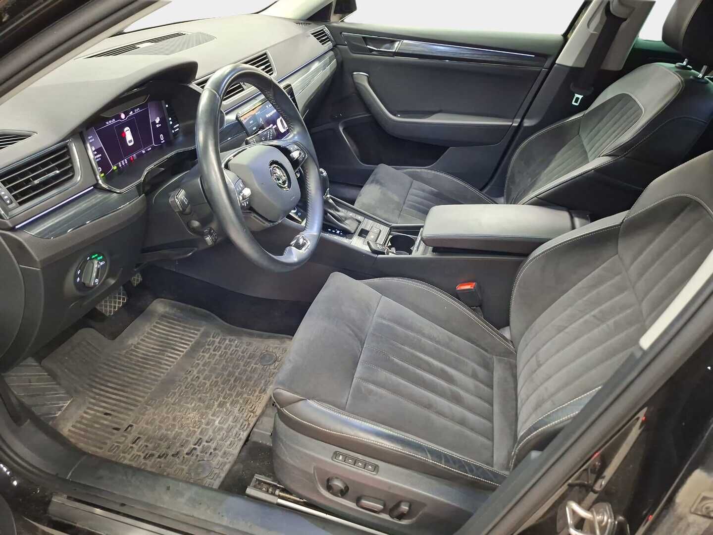 Skoda Superb 2021 Combi 1,4 TSI PHEV Style iV DSG Autom. - | 2 OM suomi-auto | ACC | Canton | Koukku | Crystal Matrix | Webasto | Kamera | Digimittaristo | Muistipenkit |