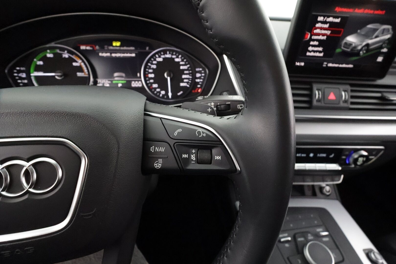 Audi Q5 2020 55 TFSI e quattro S tronic S-line * ACC / Matrix LED / P.kamera / Ilma-alusta / Keyless / Navi / Vetokoukku * - Koti & kauppalaturi / 1.Om suomi-auto / Kahdet renkaat