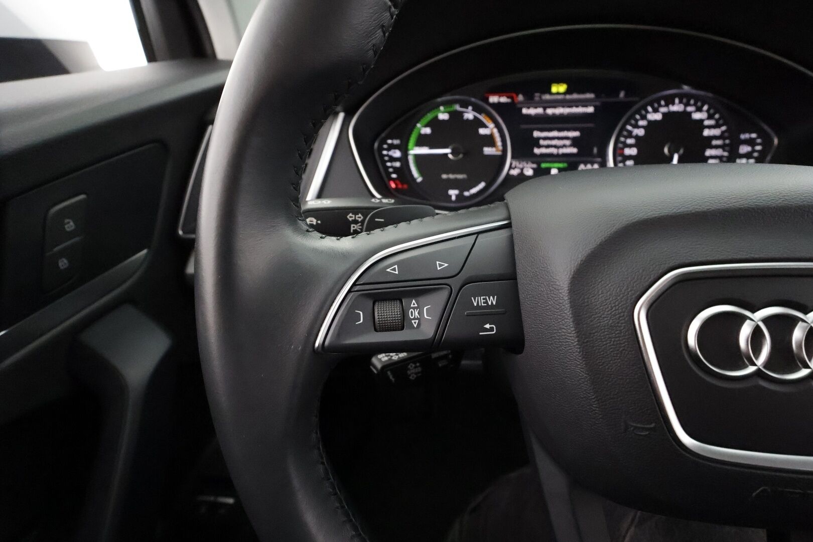 Audi Q5 2020 55 TFSI e quattro S tronic S-line * ACC / Matrix LED / P.kamera / Ilma-alusta / Keyless / Navi / Vetokoukku * - Koti & kauppalaturi / 1.Om suomi-auto / Kahdet renkaat