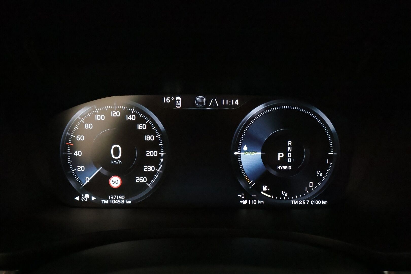 Volvo V60 2022 T8 TwE AWD Business R-Design Edition aut **ACC / Full LED / Muistipenkki / Koukku / Webasto / Navi / P.kamera / Sporttipenkit** - 3,99 % KORKOTARJOUS TÄHÄN AUTOON 7.9. ASTI! - 1-om. Suomi-auto / Kahdet renkaat aluvanteilla / Merkkihuollettu 