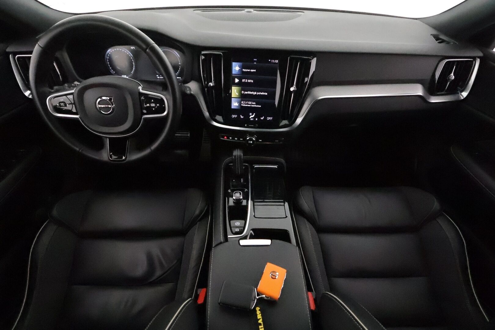Volvo V60 2022 T8 TwE AWD Business R-Design Edition aut **ACC / Full LED / Muistipenkki / Koukku / Webasto / Navi / P.kamera / Sporttipenkit** - 3,99 % KORKOTARJOUS TÄHÄN AUTOON 7.9. ASTI! - 1-om. Suomi-auto / Kahdet renkaat aluvanteilla / Merkkihuollettu 