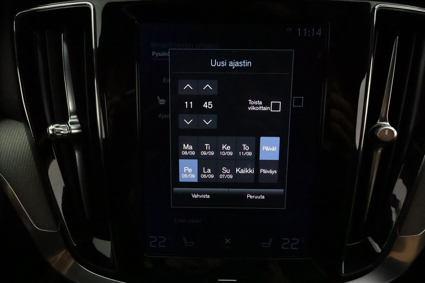Volvo V60 2022 T8 TwE AWD Business R-Design Edition aut **ACC / Full LED / Muistipenkki / Koukku / Webasto / Navi / P.kamera / Sporttipenkit** - 3,99 % KORKOTARJOUS TÄHÄN AUTOON 7.9. ASTI! - 1-om. Suomi-auto / Kahdet renkaat aluvanteilla / Merkkihuollettu 