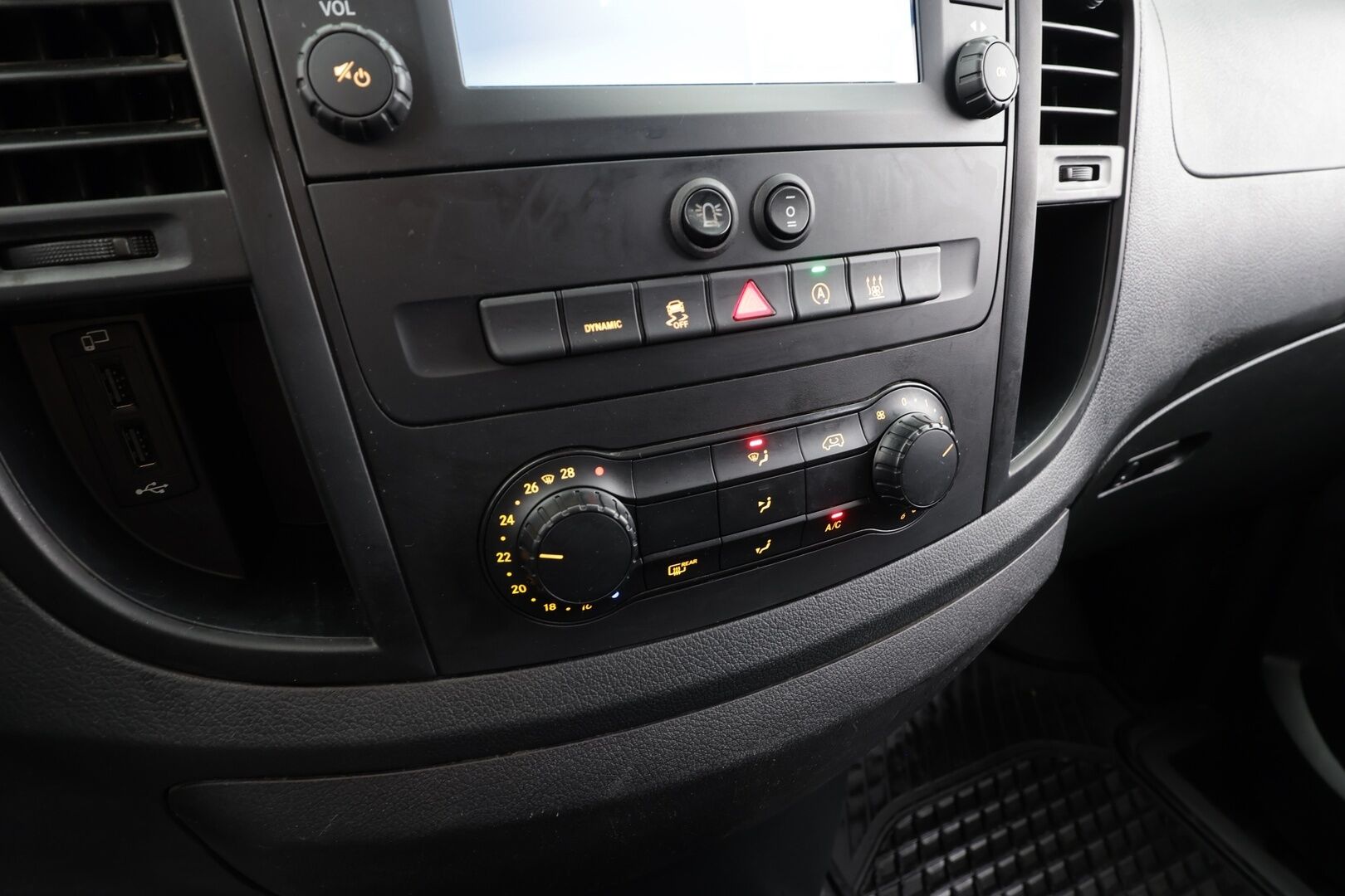 Mercedes-Benz Vito 2021 114CDI 4x4-3,05/32K keskipitkä A2 A - | ALV | 1.om Suomi-auto | Webasto | Vakionopeudensäädin | Vetokoukku | P. Kamera | Navi |