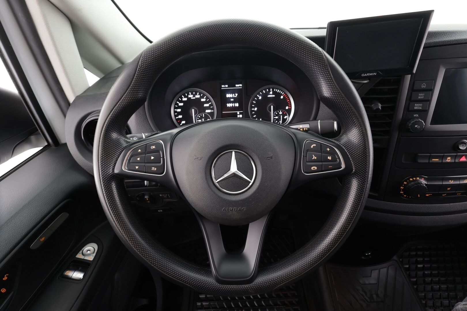 Mercedes-Benz Vito 2021 114CDI 4x4-3,05/32K keskipitkä A2 A - | ALV | 1.om Suomi-auto | Webasto | Vakionopeudensäädin | Vetokoukku | P. Kamera | Navi |