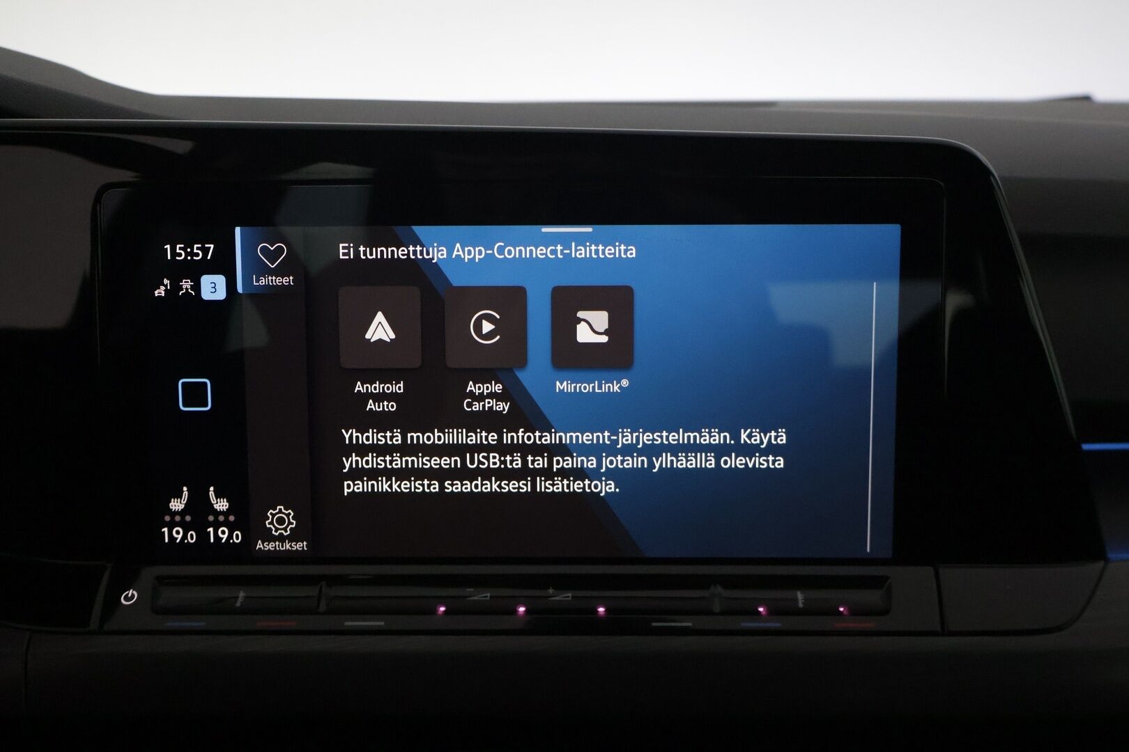 Volkswagen Golf 2021 First Edition Style 1,5 eTSI 110 kW (MHEV) * Webasto /  Adapt.vakkari / Matrix / Kamera / Metalliväri / Digimittaristo * - Kahdet renkaat / Suomi- Auto / Merkkiliikkeen huoltokirja