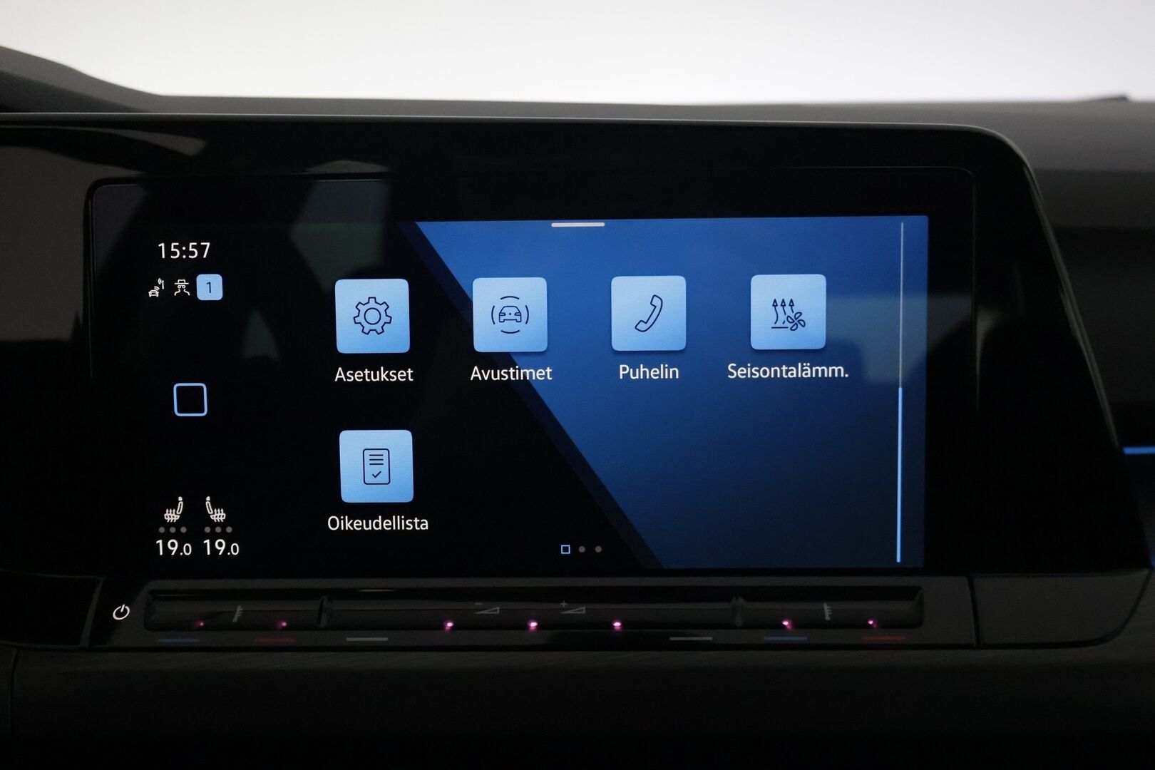 Volkswagen Golf 2021 First Edition Style 1,5 eTSI 110 kW (MHEV) * Webasto /  Adapt.vakkari / Matrix / Kamera / Metalliväri / Digimittaristo * - Kahdet renkaat / Suomi- Auto / Merkkiliikkeen huoltokirja