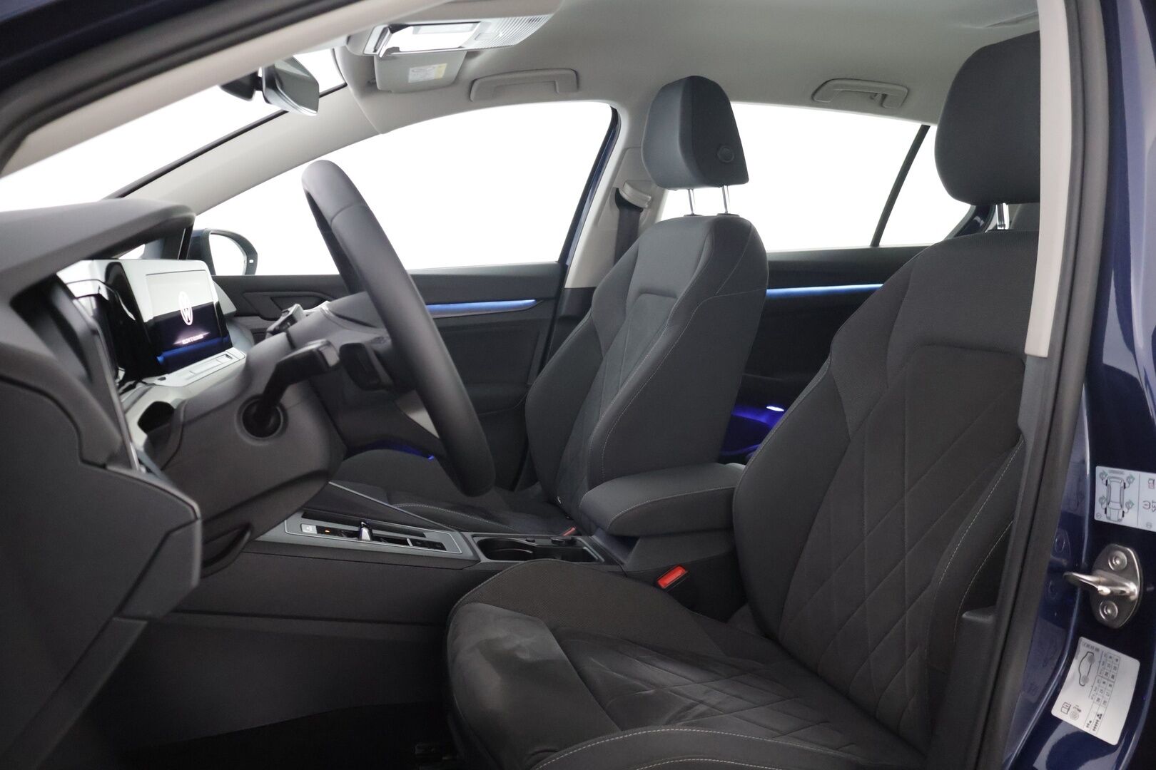 Volkswagen Golf 2021 First Edition Style 1,5 eTSI 110 kW (MHEV) * Webasto /  Adapt.vakkari / Matrix / Kamera / Metalliväri / Digimittaristo * - Kahdet renkaat / Suomi- Auto / Merkkiliikkeen huoltokirja