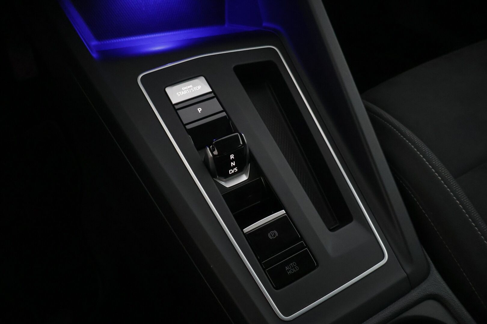 Volkswagen Golf 2021 First Edition Style 1,5 eTSI 110 kW (MHEV) * Webasto /  Adapt.vakkari / Matrix / Kamera / Metalliväri / Digimittaristo * - Kahdet renkaat / Suomi- Auto / Merkkiliikkeen huoltokirja