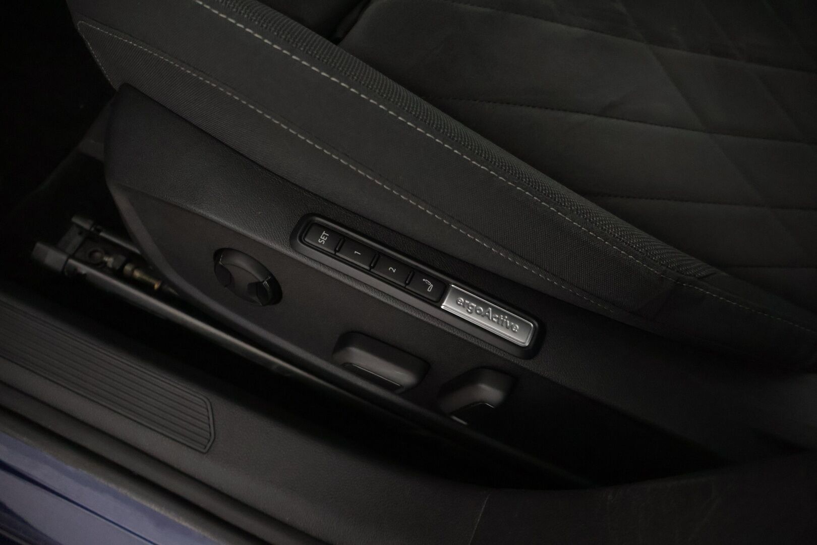 Volkswagen Golf 2021 First Edition Style 1,5 eTSI 110 kW (MHEV) * Webasto /  Adapt.vakkari / Matrix / Kamera / Metalliväri / Digimittaristo * - Kahdet renkaat / Suomi- Auto / Merkkiliikkeen huoltokirja