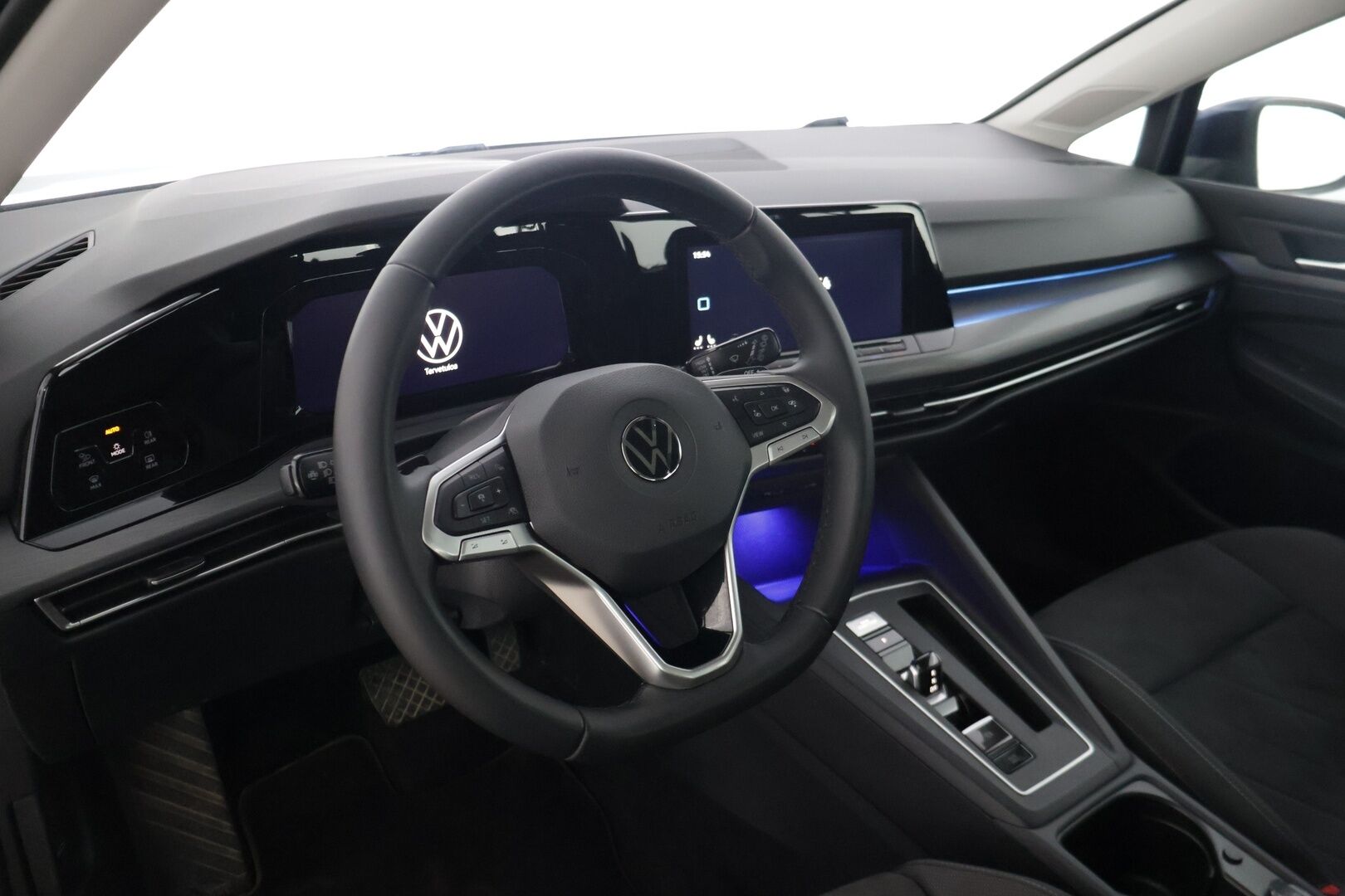 Volkswagen Golf 2021 First Edition Style 1,5 eTSI 110 kW (MHEV) * Webasto /  Adapt.vakkari / Matrix / Kamera / Metalliväri / Digimittaristo * - Kahdet renkaat / Suomi- Auto / Merkkiliikkeen huoltokirja