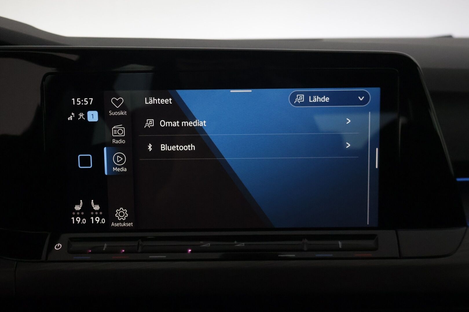 Volkswagen Golf 2021 First Edition Style 1,5 eTSI 110 kW (MHEV) * Webasto /  Adapt.vakkari / Matrix / Kamera / Metalliväri / Digimittaristo * - Kahdet renkaat / Suomi- Auto / Merkkiliikkeen huoltokirja